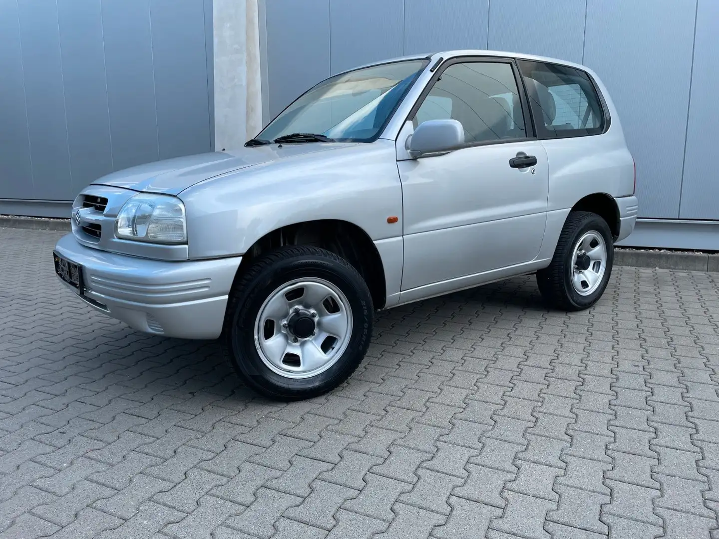 Suzuki Grand Vitara 2.0 4x4 3Türen Klima AHK 1.Hand Argintiu - 1