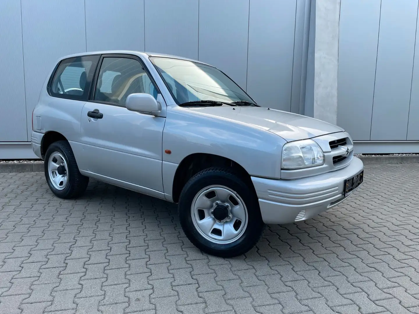 Suzuki Grand Vitara 2.0 4x4 3Türen Klima AHK 1.Hand Argintiu - 2