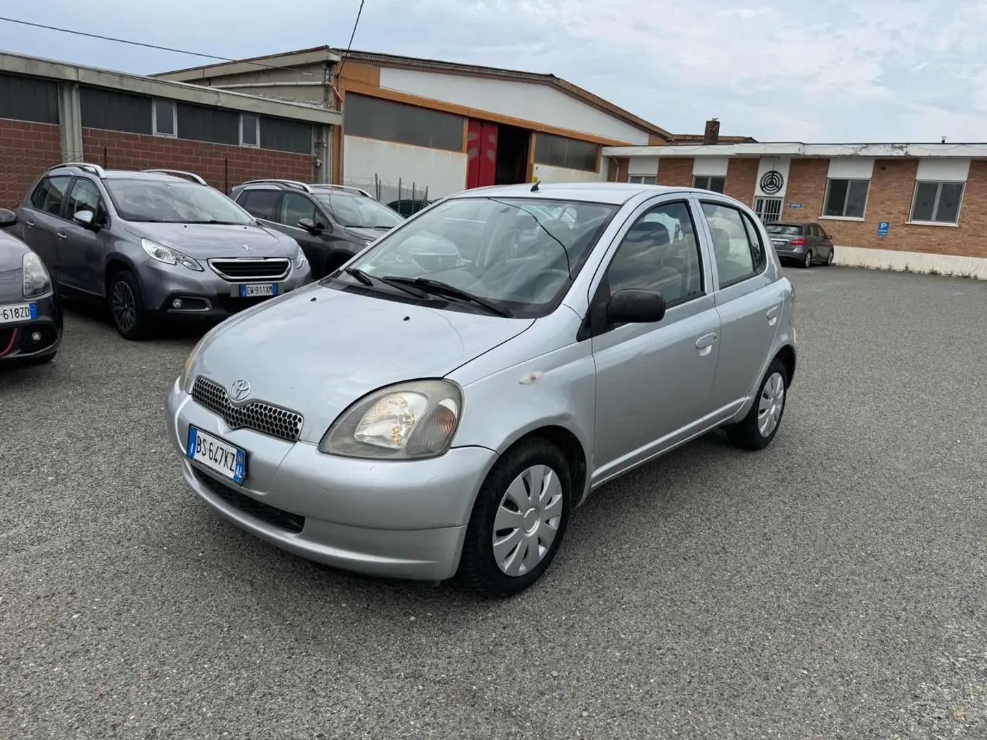 Toyota Yaris 1.0i 16V cat 5 porte Argent - 1
