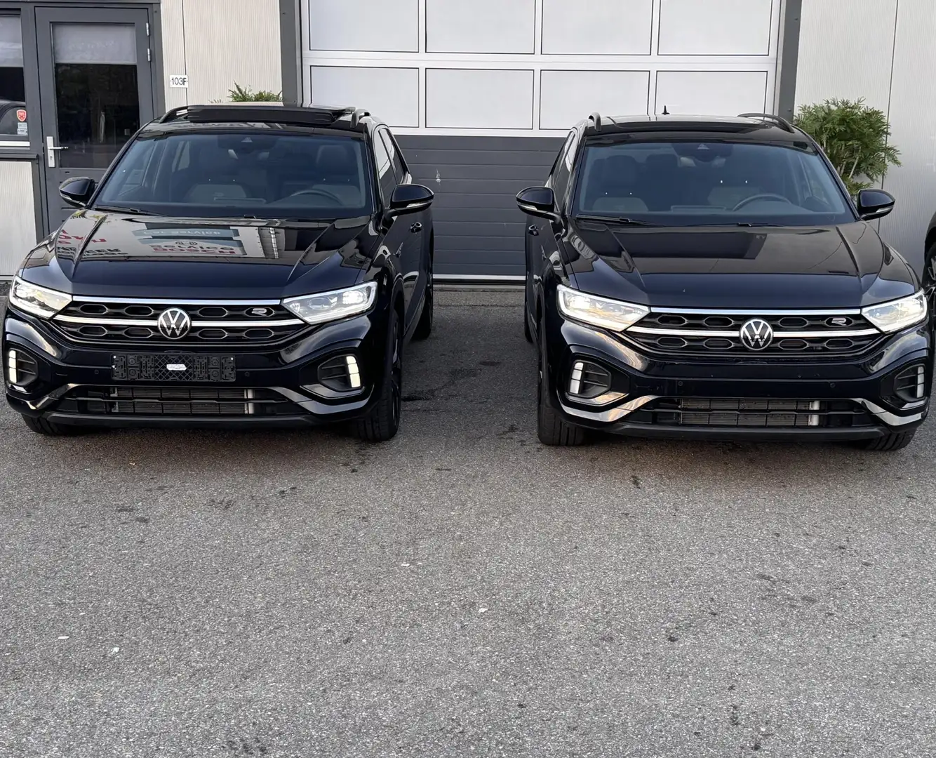 Volkswagen T-Roc 1.5 R-Line Black Edition Dsg / PANO / LED / CAMERA Schwarz - 2