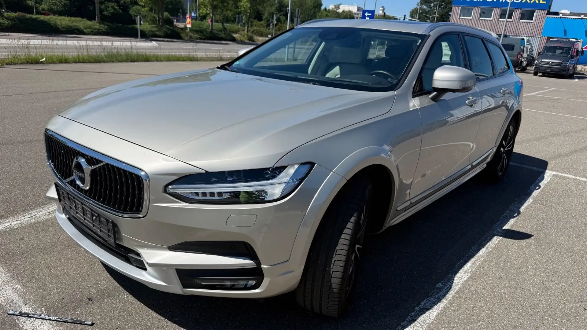 Volvo V90 Cross Country Pro AWD,Panorama-SD,Leder,Navi Brown - 1