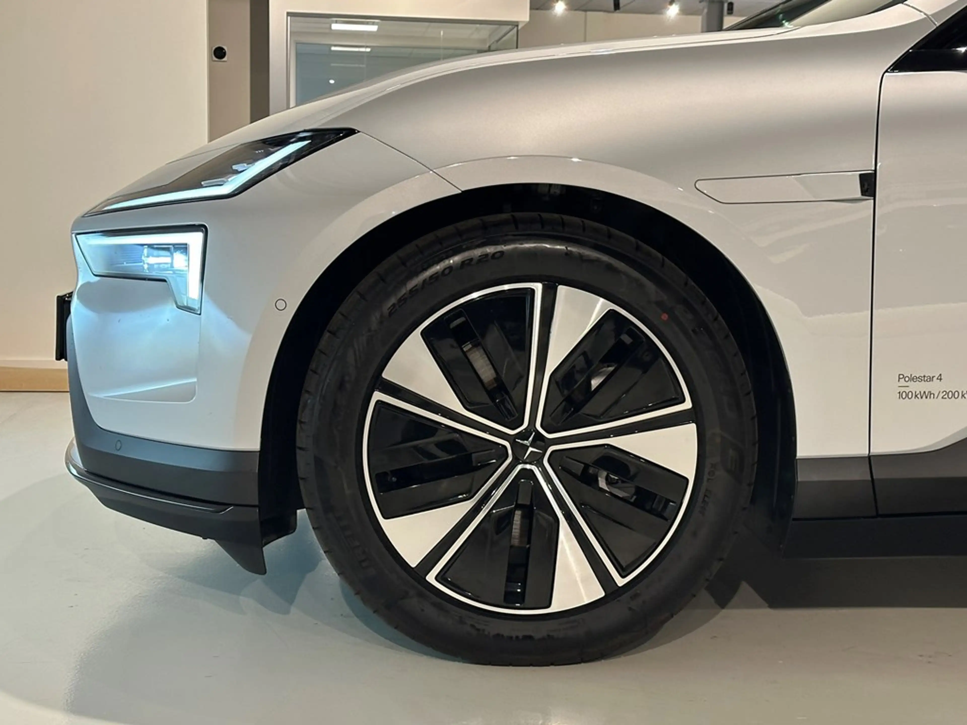 Polestar 4 Long Range — photo 3