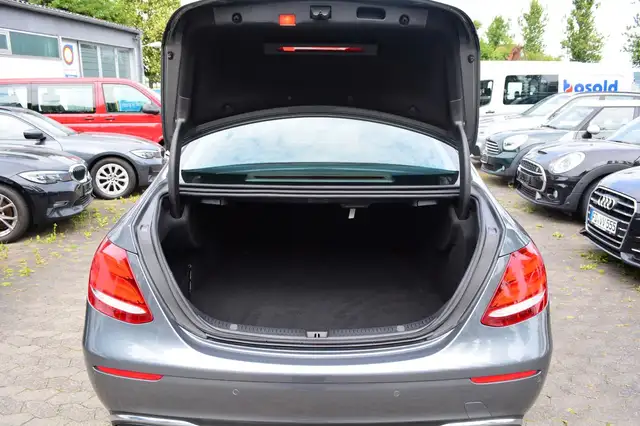 Mercedes-Benz E-Class view 14