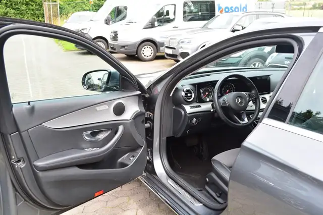 Mercedes-Benz E-Class view 7