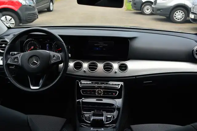 Mercedes-Benz E-Class view 12