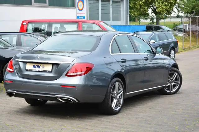 Mercedes-Benz E-Class view 4