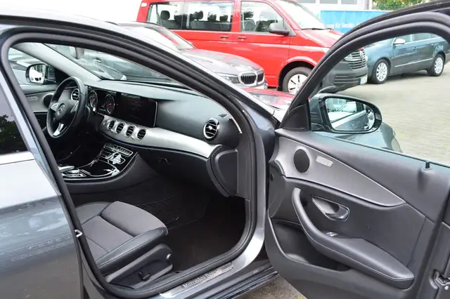 Mercedes-Benz E-Class view 10