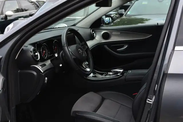 Mercedes-Benz E-Class view 5