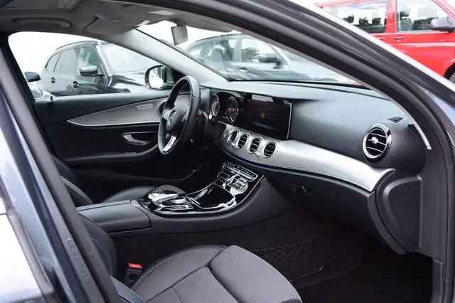 Mercedes-Benz E-Class view 9