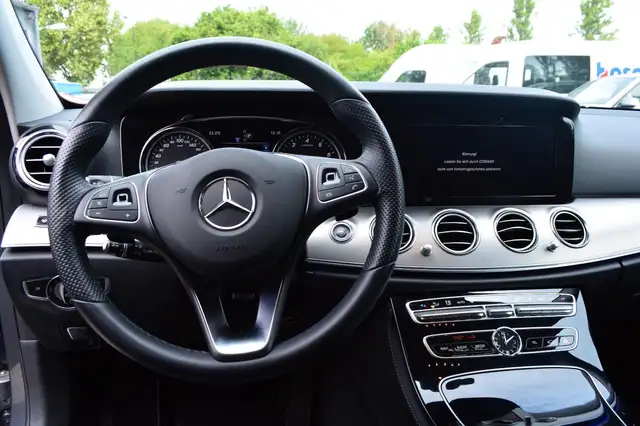 Mercedes-Benz E-Class view 8