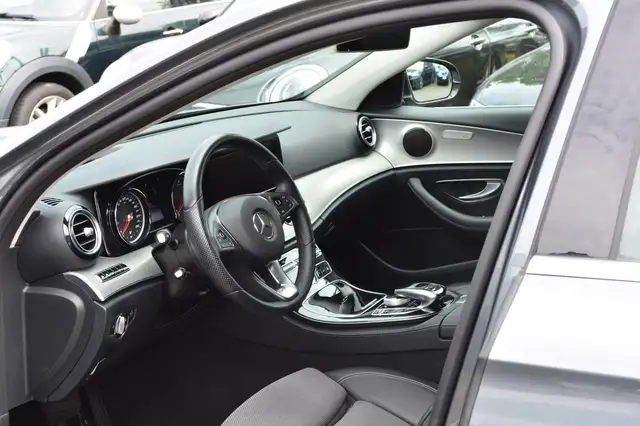 Mercedes-Benz E-Class view 6