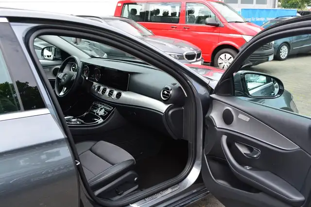 Mercedes-Benz E-Class view 11