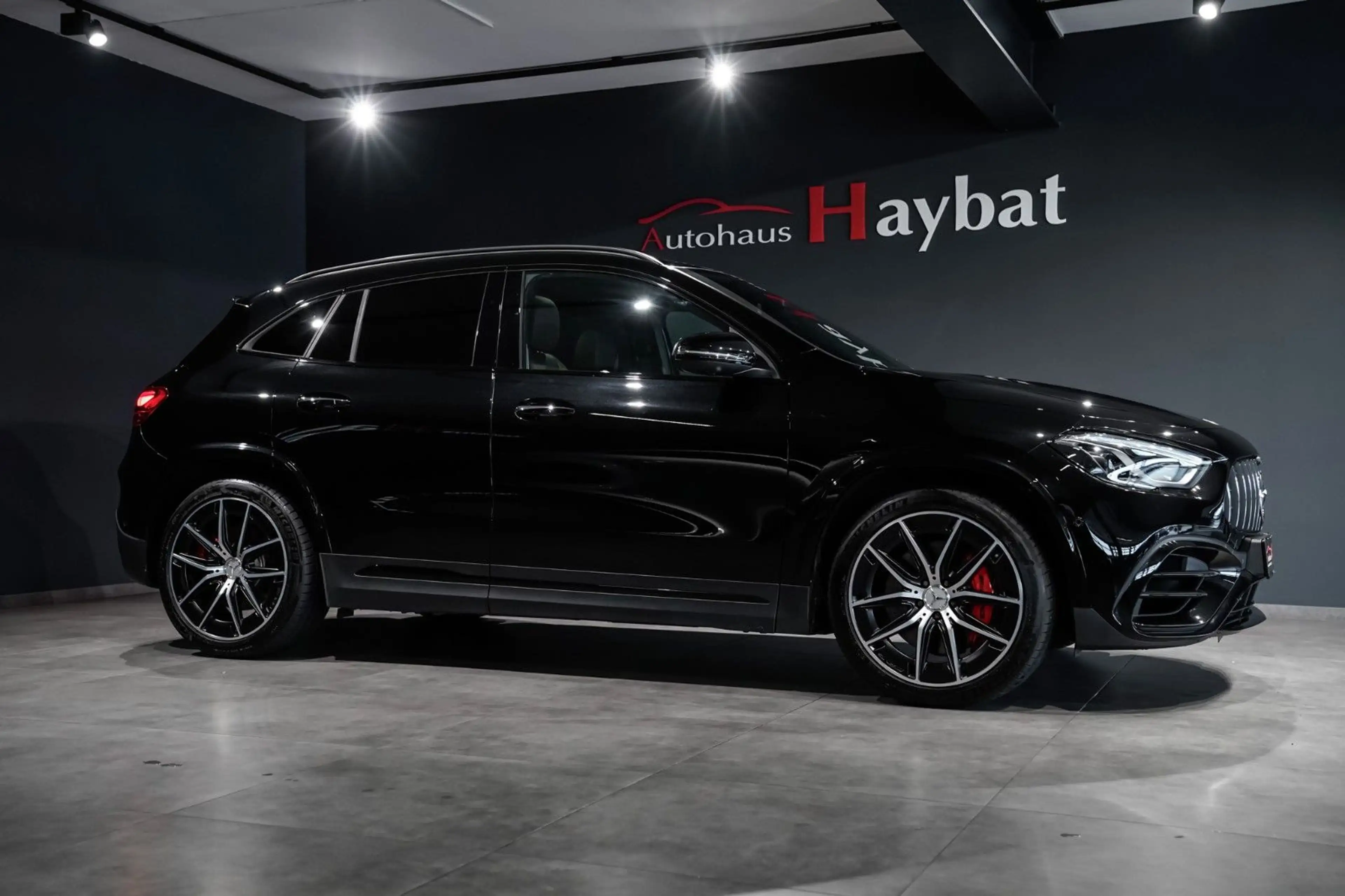 Mercedes-Benz GLA 45 AMG GLA 45 S AMG Multibeam-Pano-HeadUp-360° — photo 4