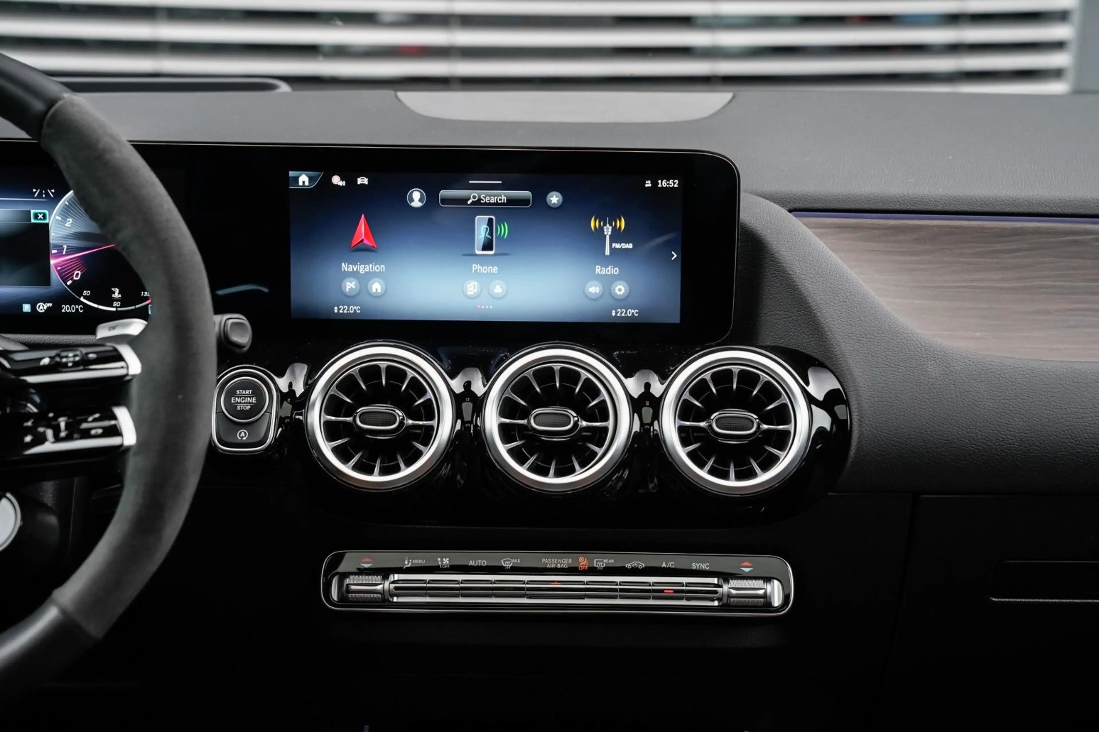Mercedes-Benz GLA 45 AMG GLA 45 S AMG Multibeam-Pano-HeadUp-360° — photo 15