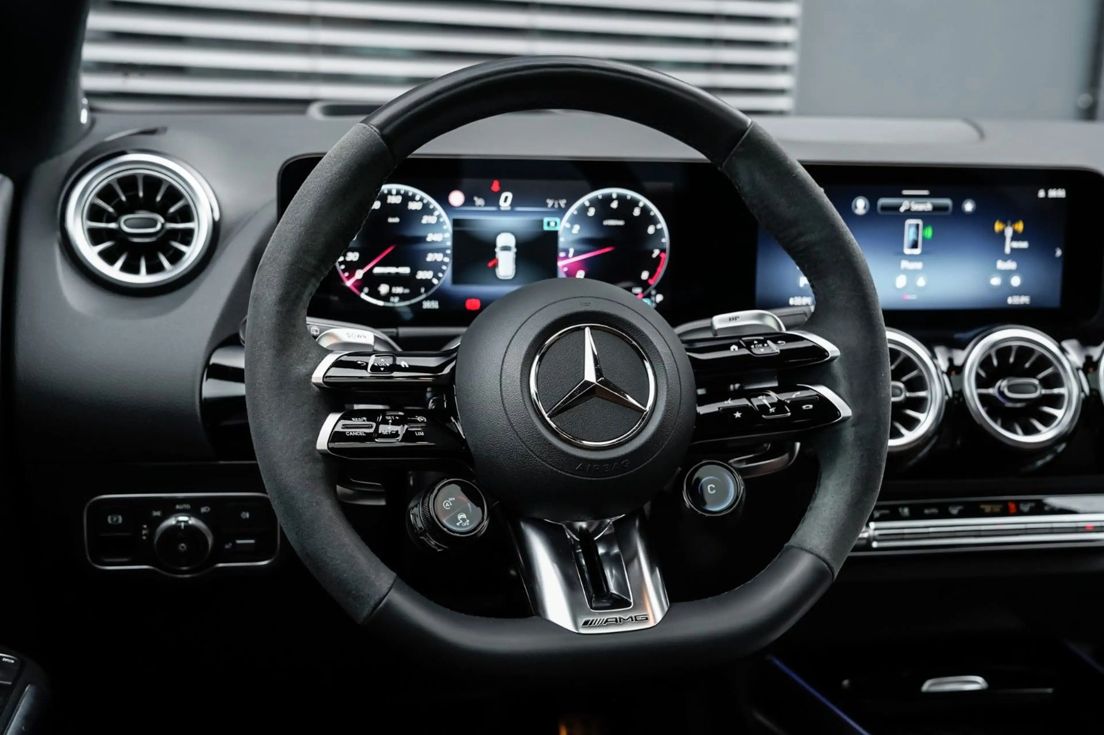 Mercedes-Benz GLA 45 AMG GLA 45 S AMG Multibeam-Pano-HeadUp-360° — photo 13