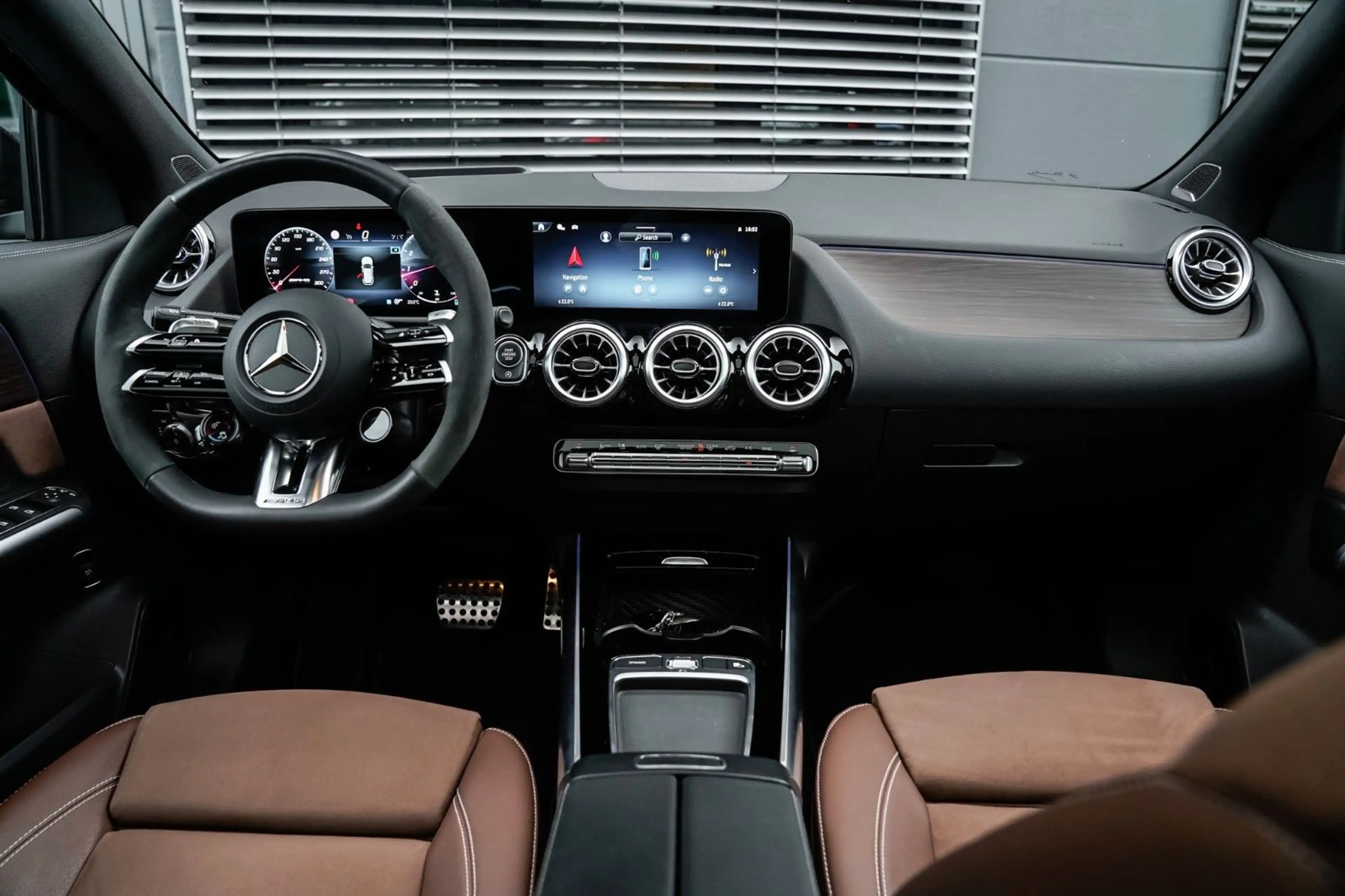 Mercedes-Benz GLA 45 AMG GLA 45 S AMG Multibeam-Pano-HeadUp-360° — photo 14