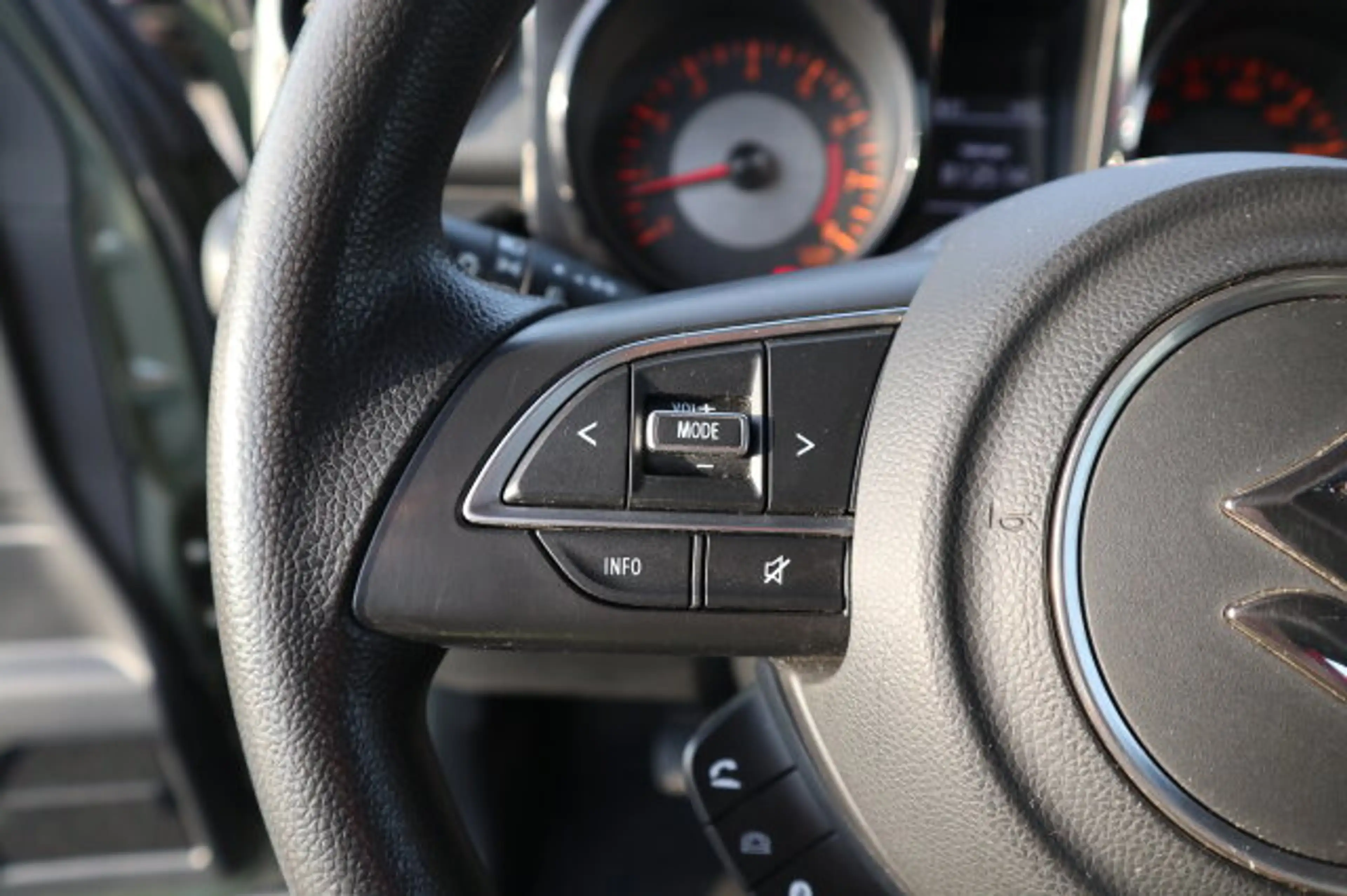 Suzuki Jimny Jimny 1.5 Allgrip Comfort Klima/AHK/Sitzhzg. eFH. — photo 12