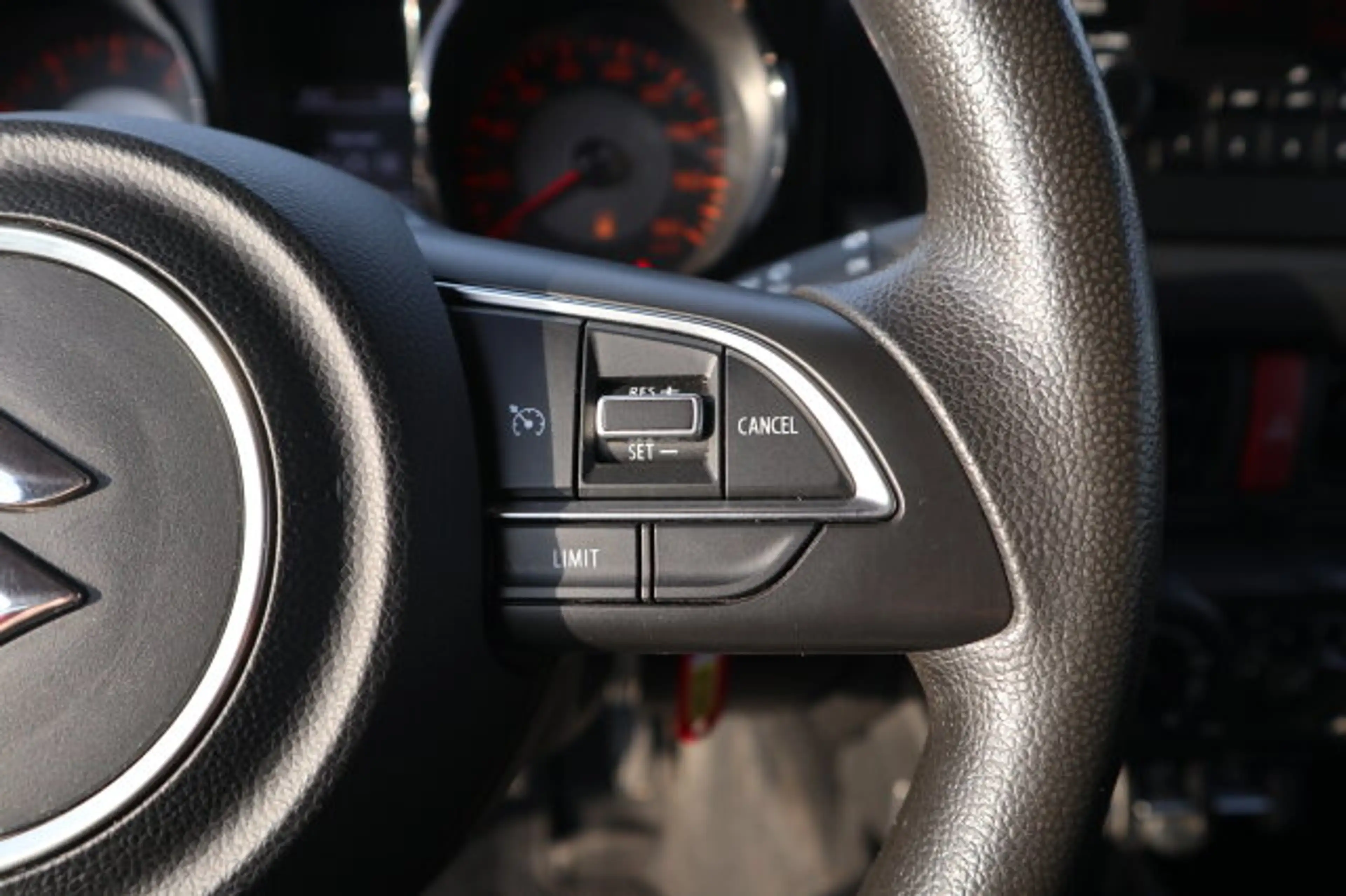 Suzuki Jimny Jimny 1.5 Allgrip Comfort Klima/AHK/Sitzhzg. eFH. — photo 13