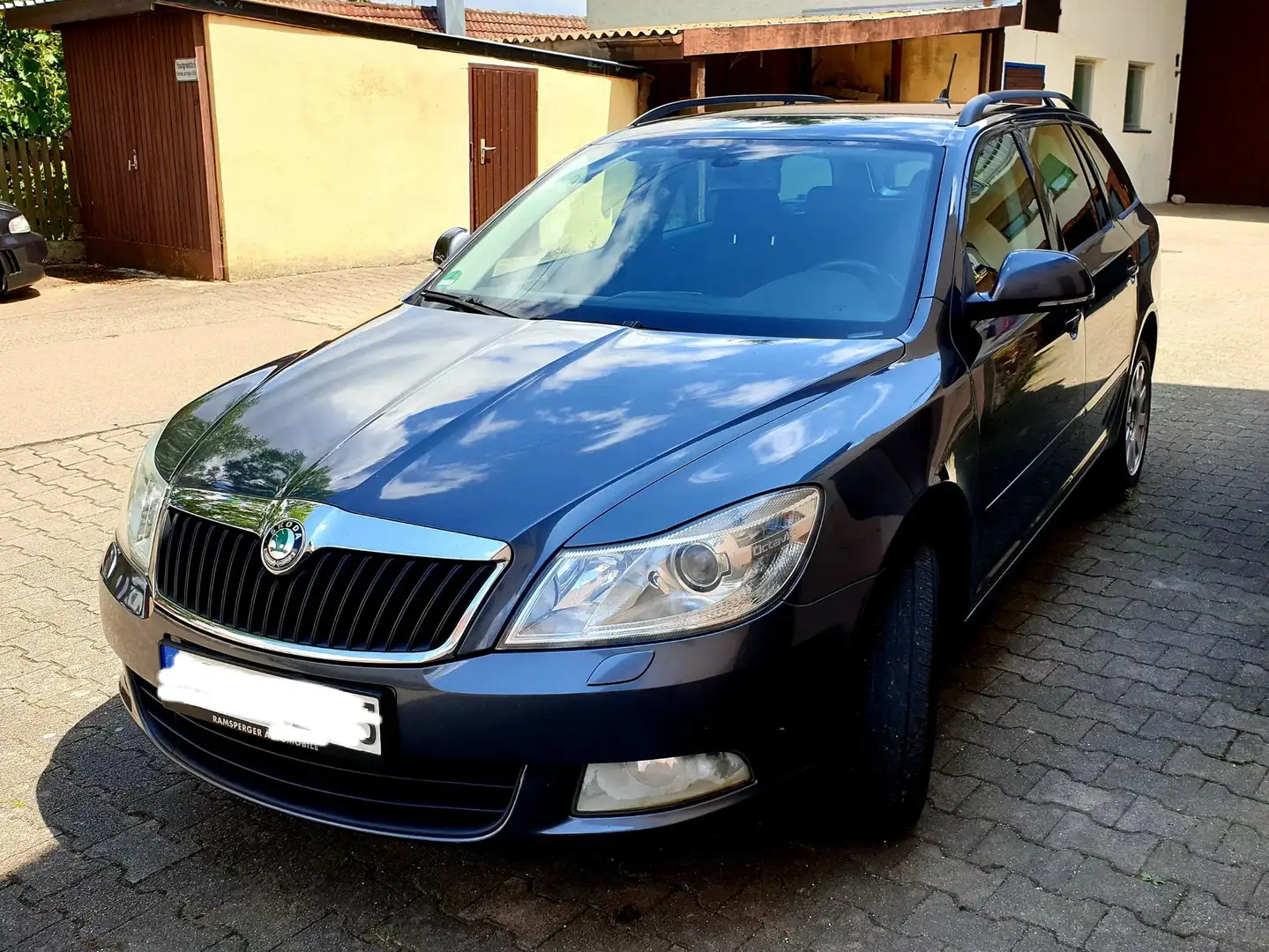 Skoda Octavia Octavia II Combi Diesel Combi 2.0 TDI DPF FAMILY 4 Gris - 2
