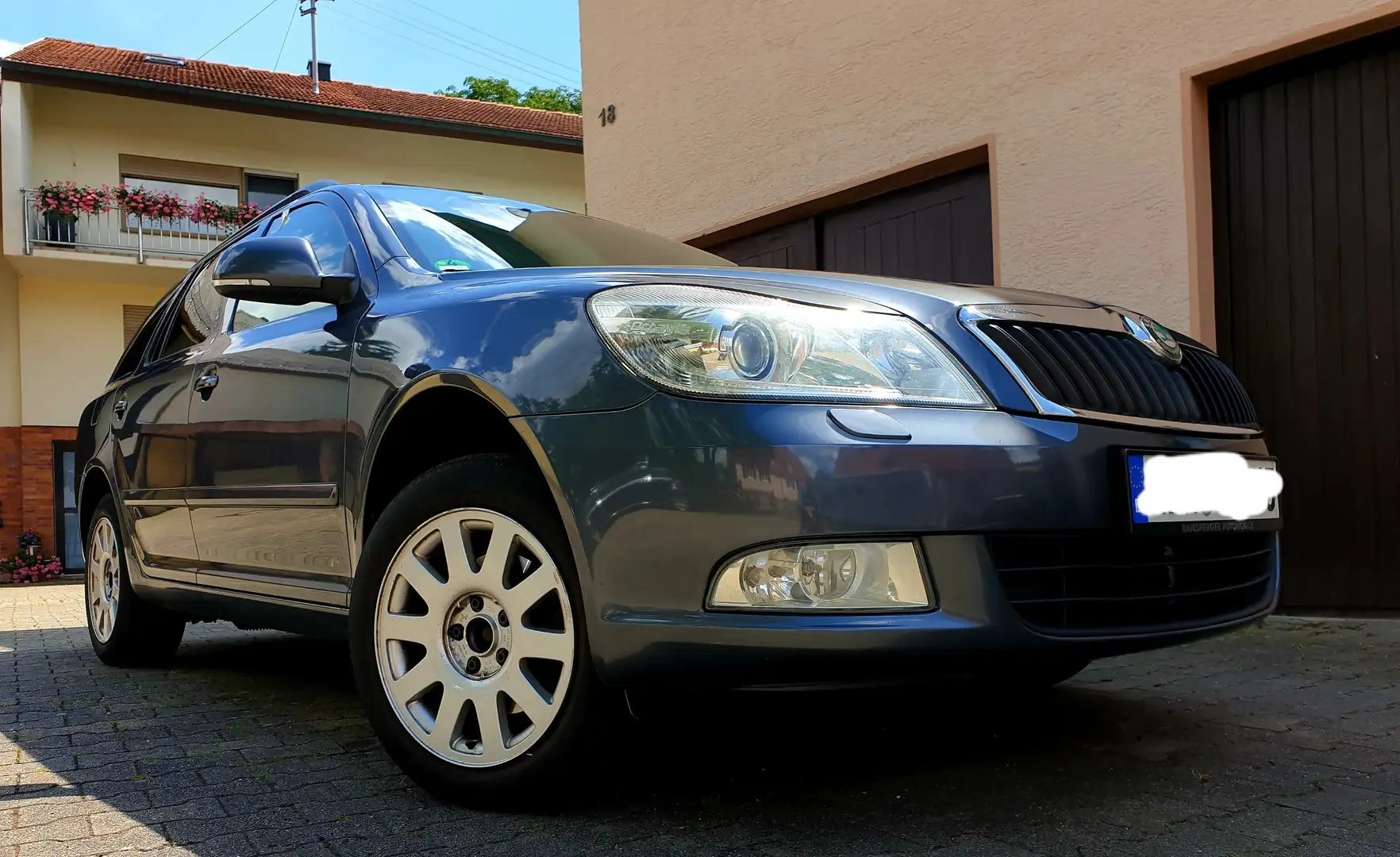 Skoda Octavia Octavia II Combi Diesel Combi 2.0 TDI DPF FAMILY 4 Gris - 1