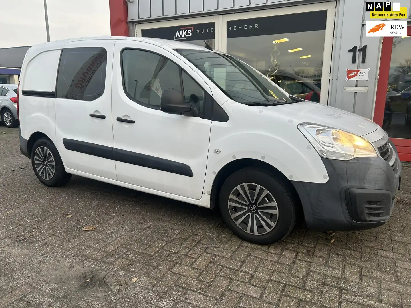 Peugeot Partner 120 1.6 BlueHDi HONDENVERVOER Wit - 1