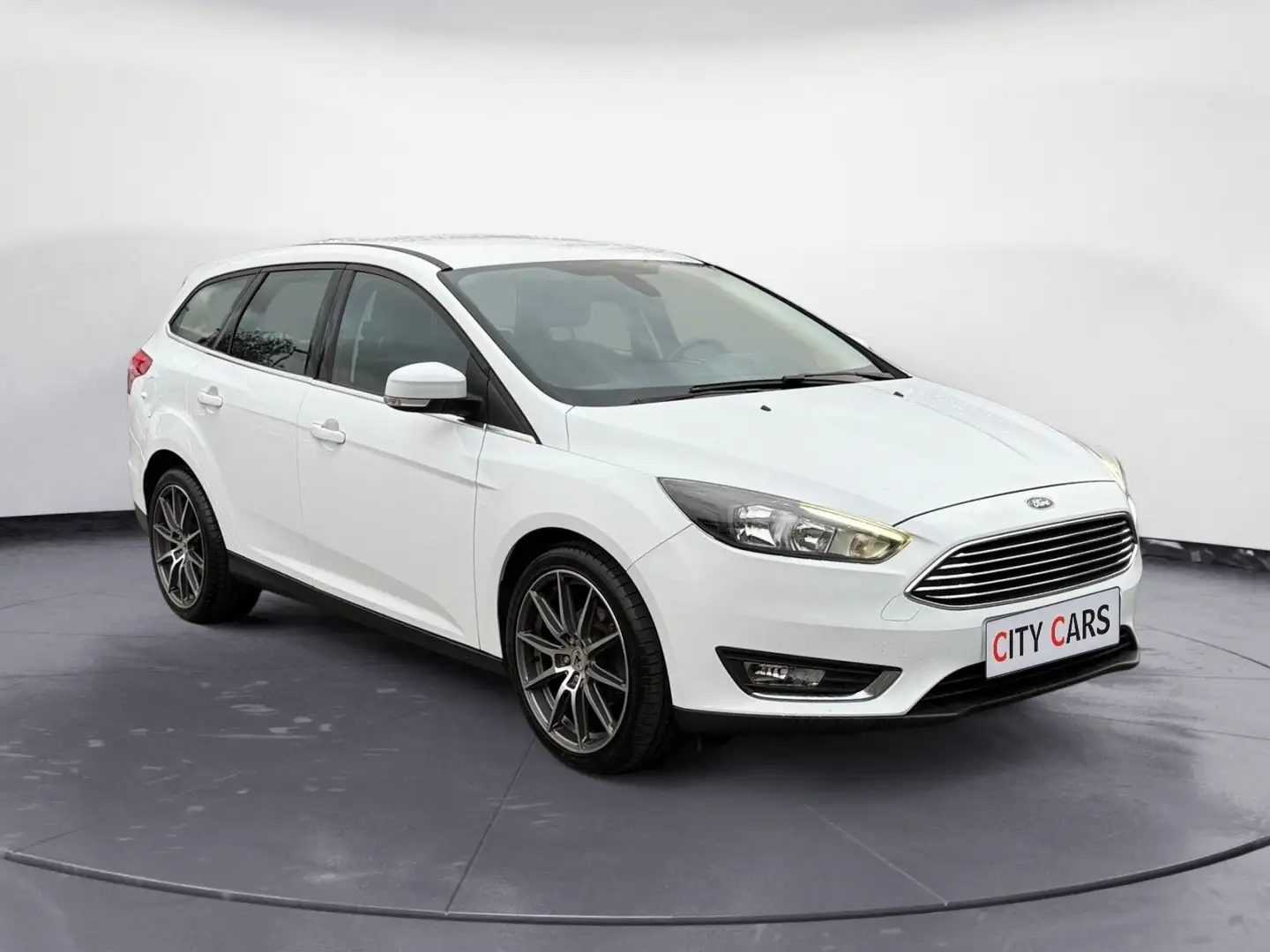 Ford Focus Turnier Titanium Navi Sitzheizung Tempomat Blanc - 2