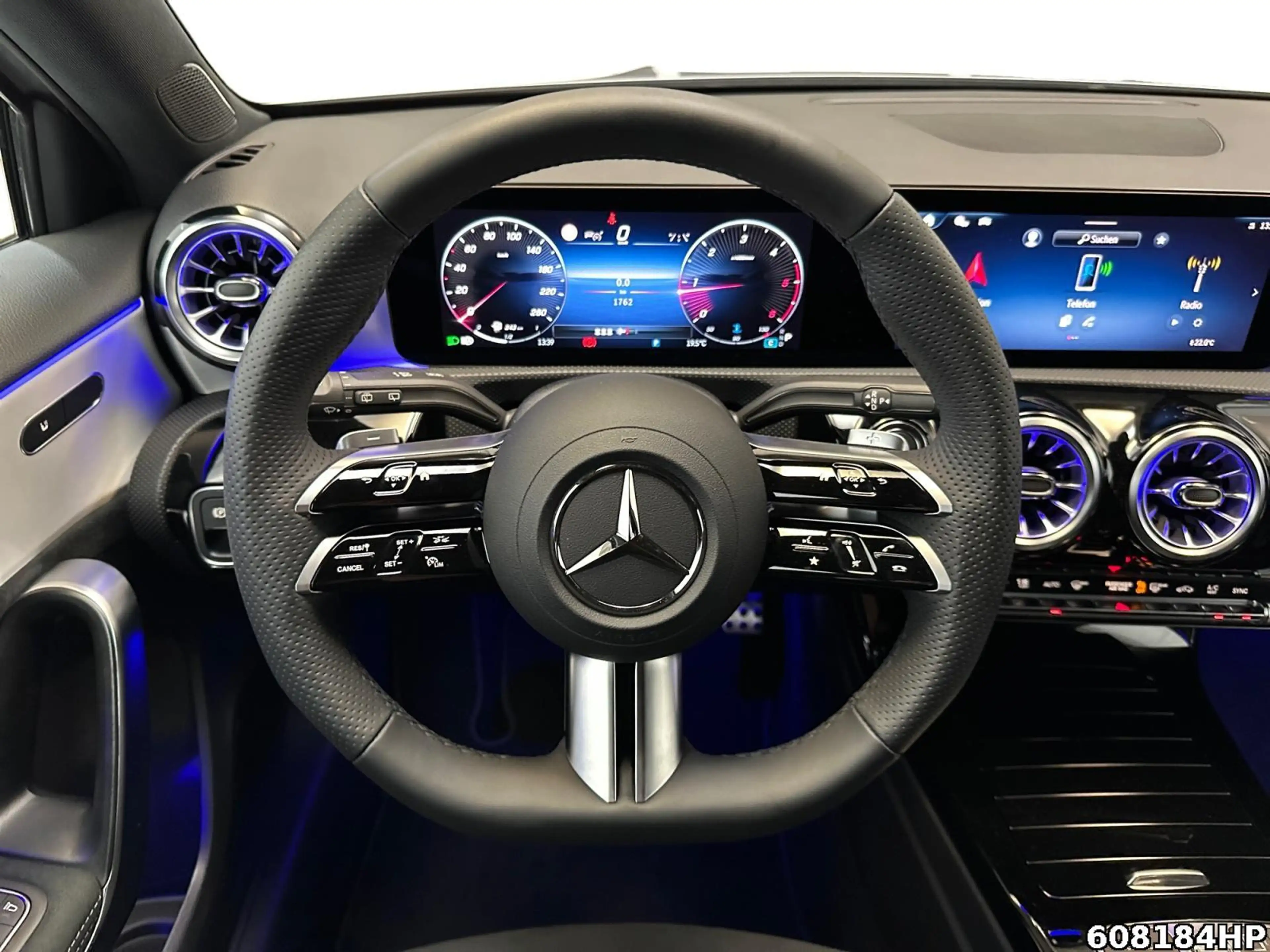 Mercedes-Benz A 200 d AMG DISTRONIC AHK Night 19"LM Adv Sound — photo 9