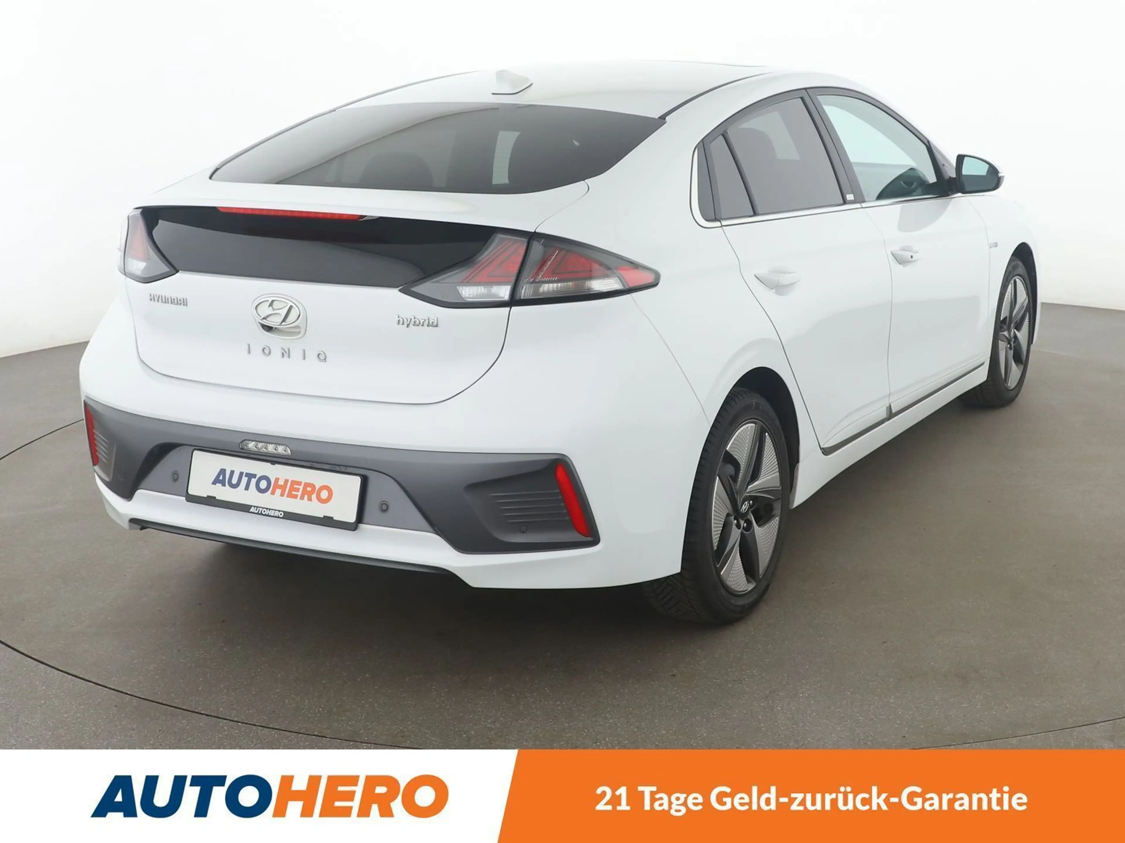 Hyundai IONIQ 1.6 Hybrid Prime Aut*NAVI*LED*ACC*CAM*PDC*SHZ* — photo 6