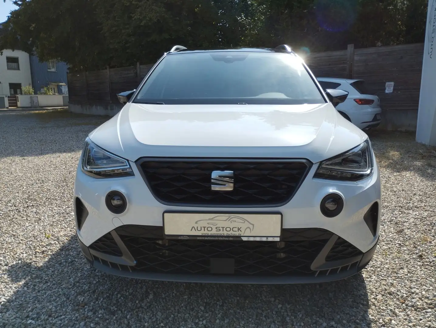 SEAT Arona FR 1.0 TSI Navi Klimaauto. LED PDC Sitzhei Weiß - 2