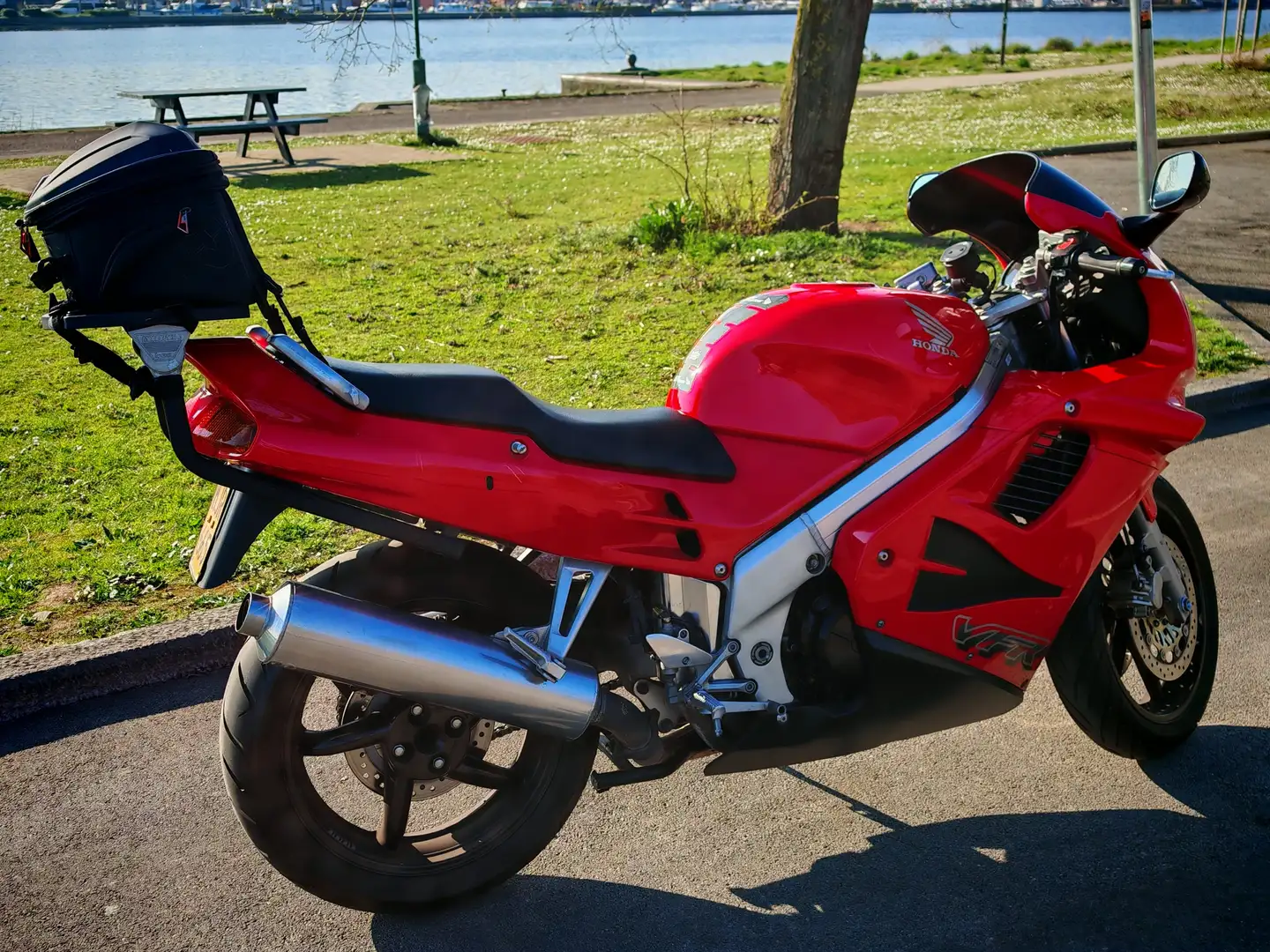 Honda VFR 750 RC36 - II Červená - 2