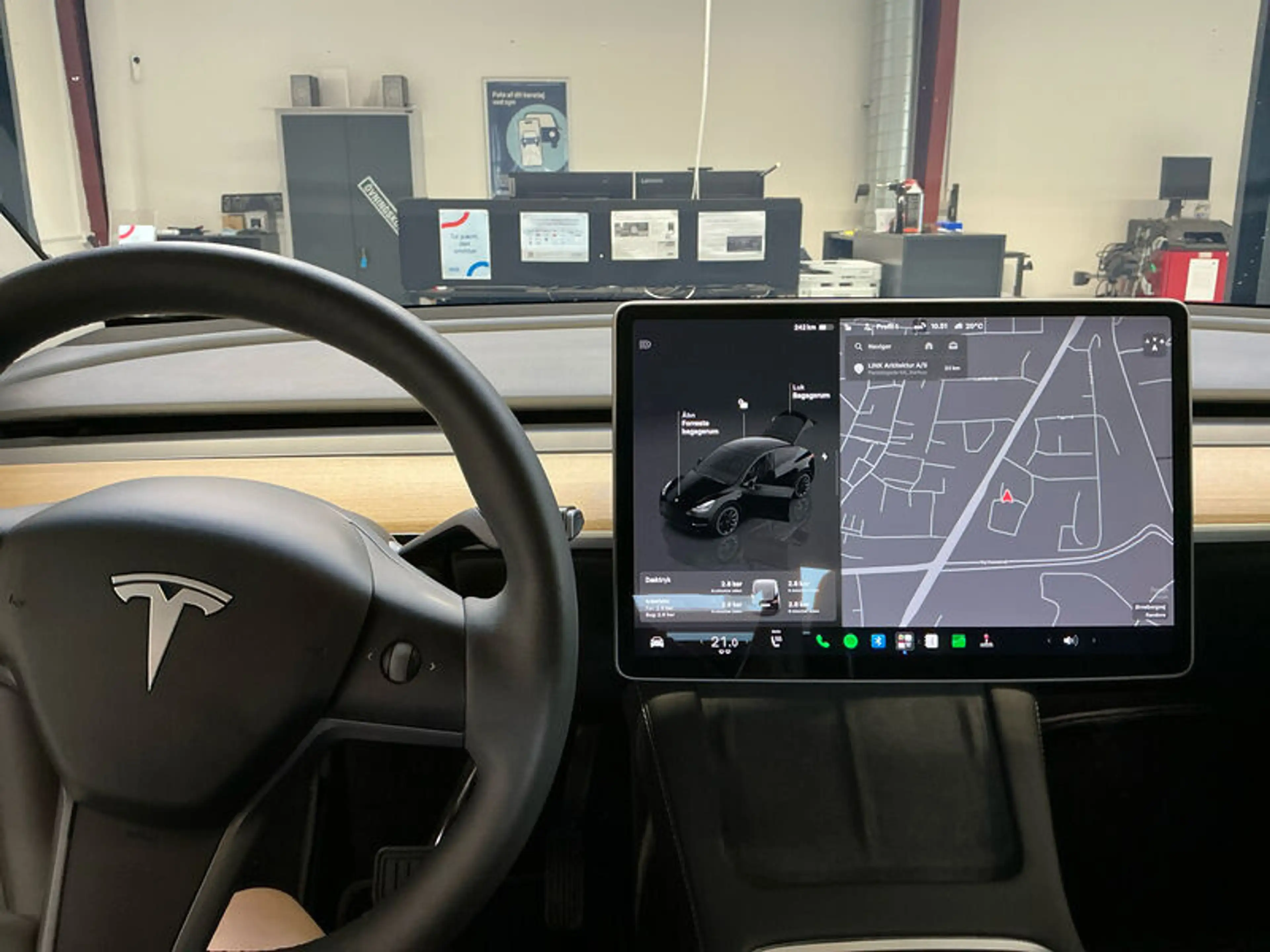 Tesla Model Y NAVI KLIMA LED RADIO TEMPO MFL PANO SHZ GSD DAB KAMERA Leder — photo 6