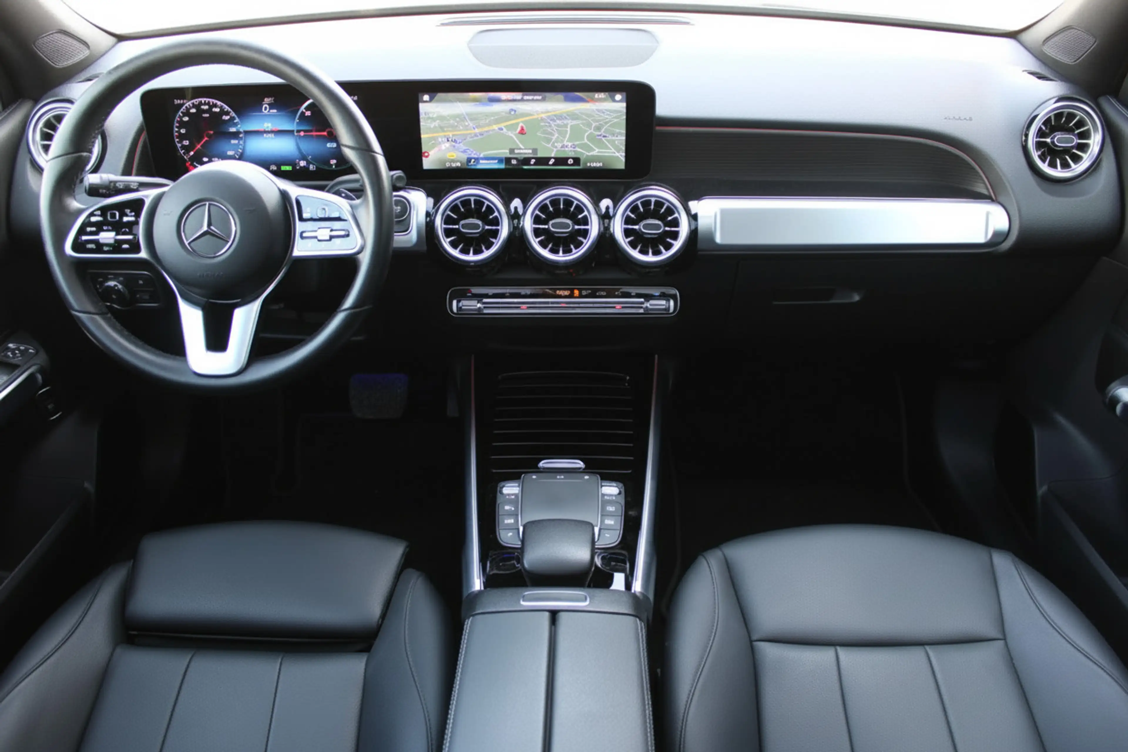 Mercedes-Benz EQB 250 Luxury Line 7-PER 67 kWh PANORAMADAK LEDER DISTRON — photo 2