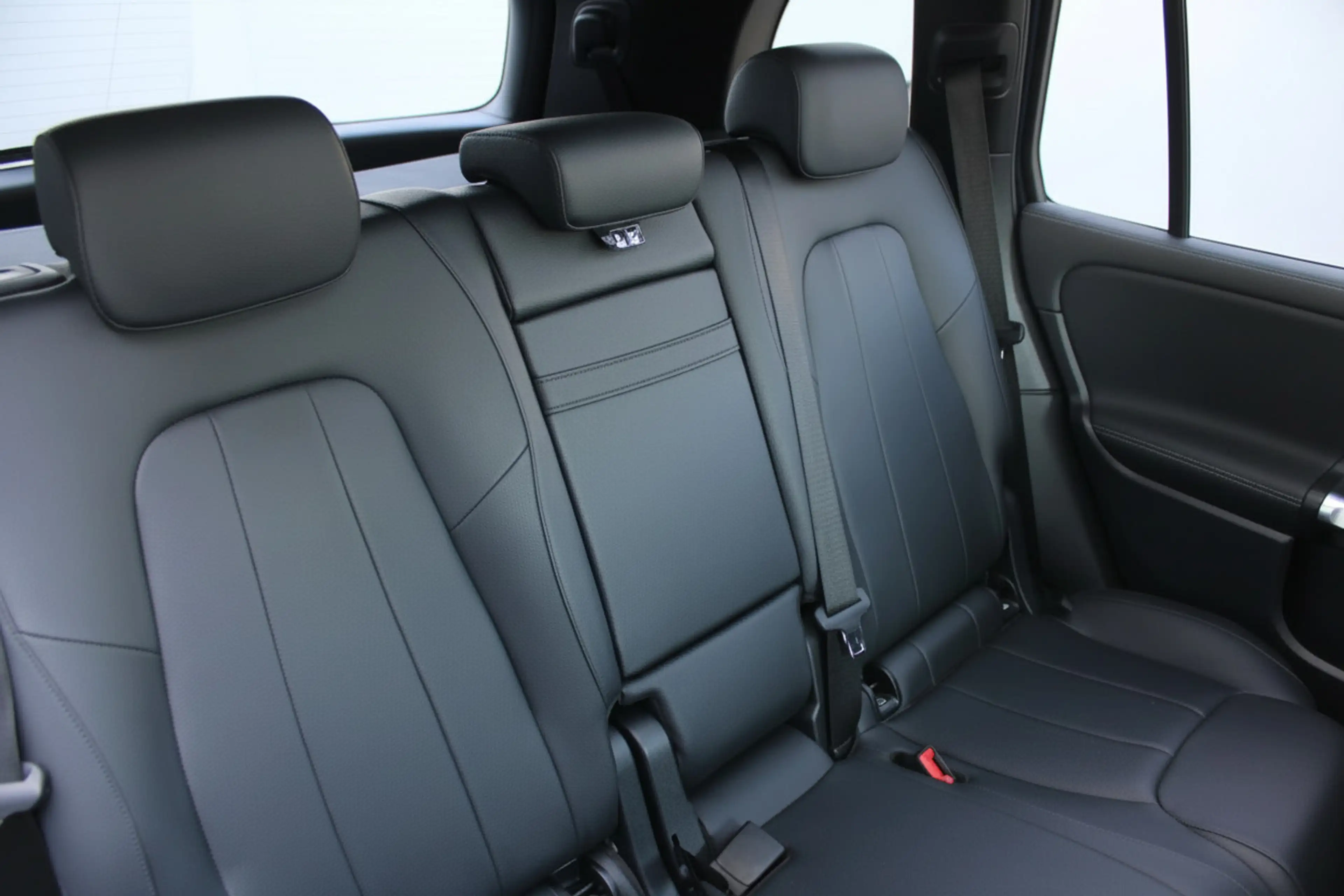 Mercedes-Benz EQB 250 Luxury Line 7-PER 67 kWh PANORAMADAK LEDER DISTRON — photo 14