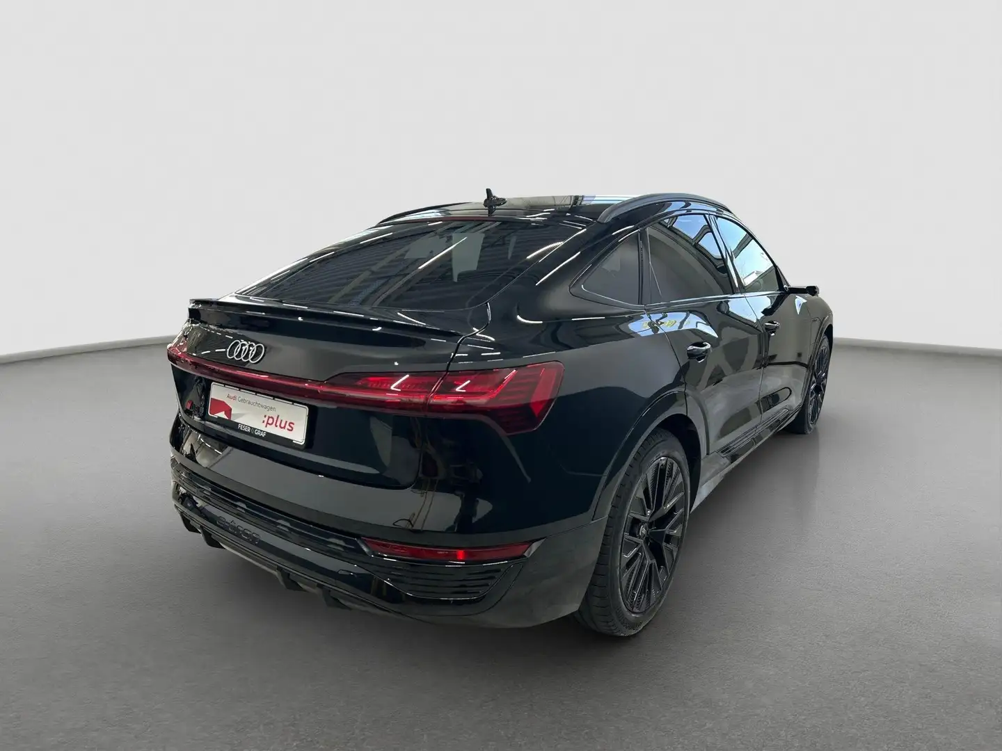 Audi Q8 Sportback e-tron 55 quattro S-Line Zwart - 2