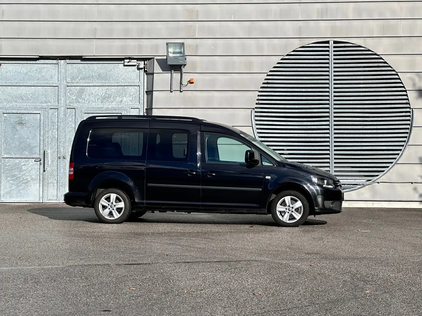 Volkswagen Caddy Maxi Comfortline BMT / Klima / Diesel / Euro 5 Zwart - 1