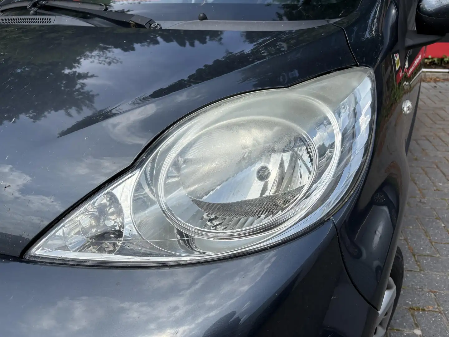 Peugeot 107 1.0-12V Urban Move - Airconditioning - Radio - Ele Grijs - 2