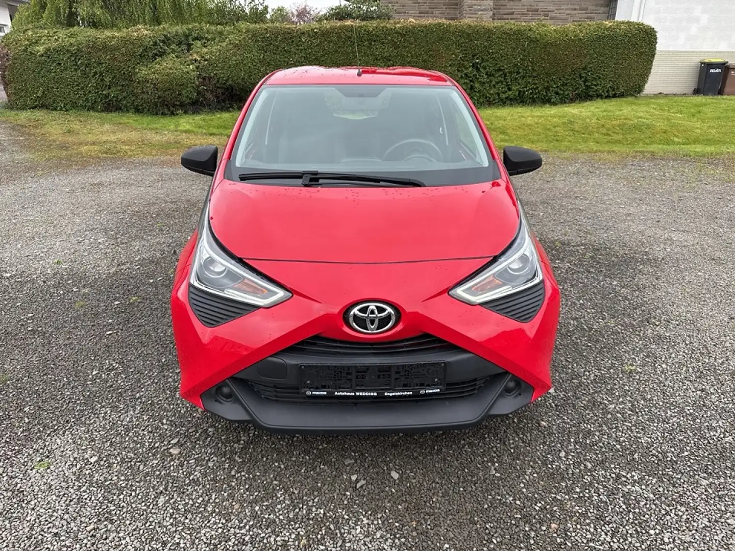 Toyota Aygo X x Rojo - 1