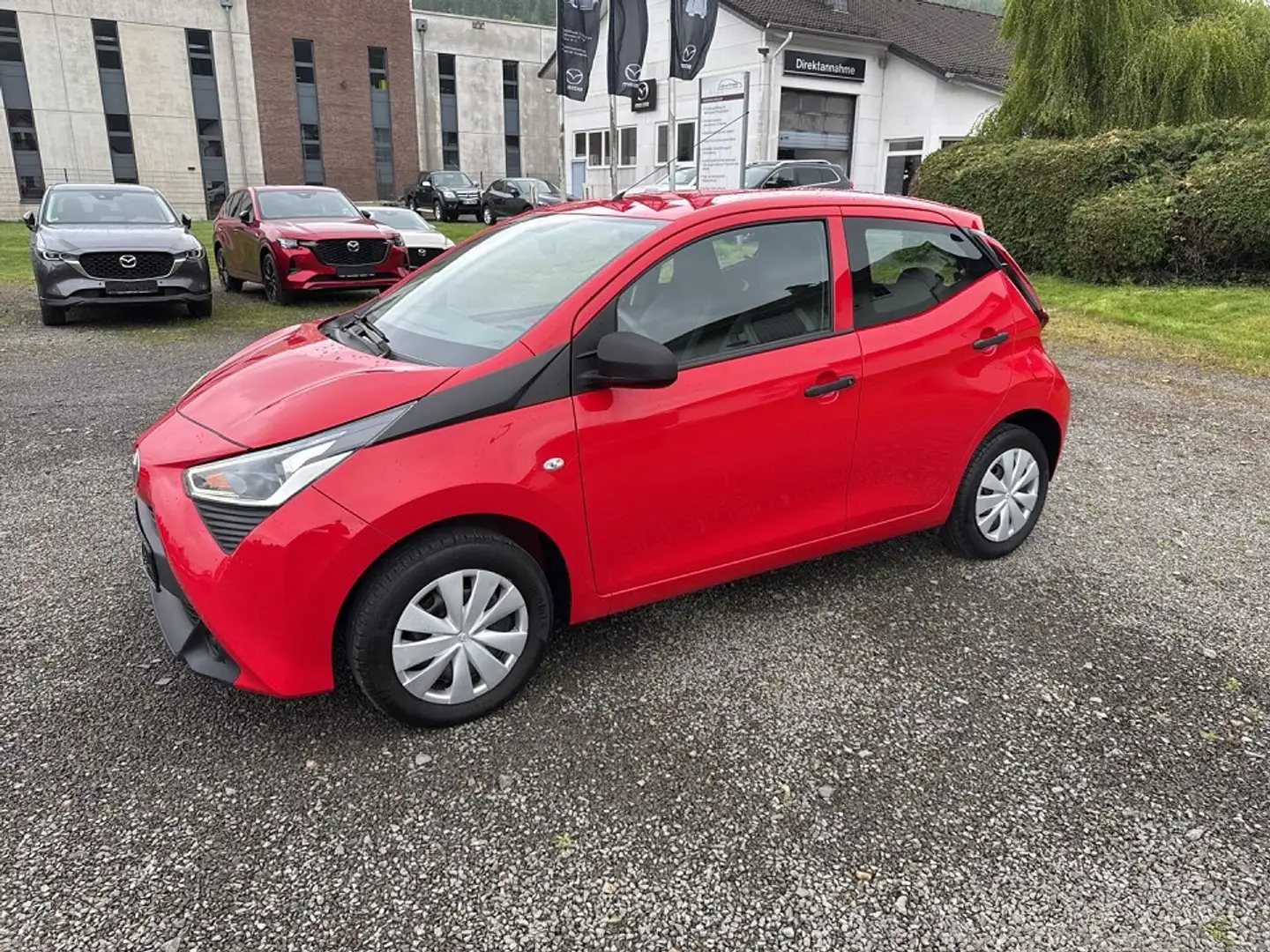 Toyota Aygo X x Rojo - 2