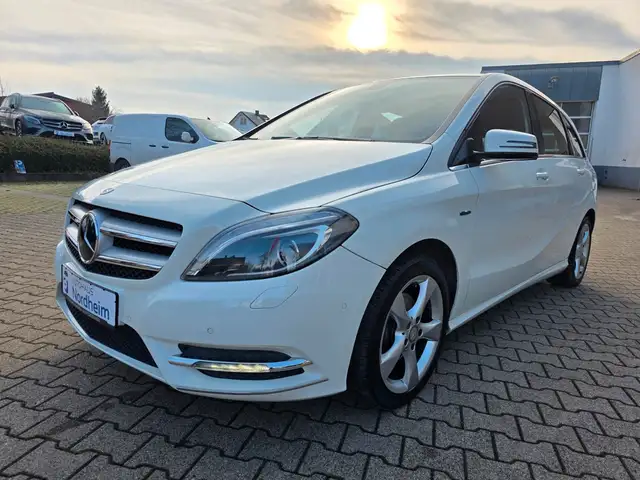Mercedes-Benz B 200 Benzin Klima/Navi/Tempo/Parkhilfe