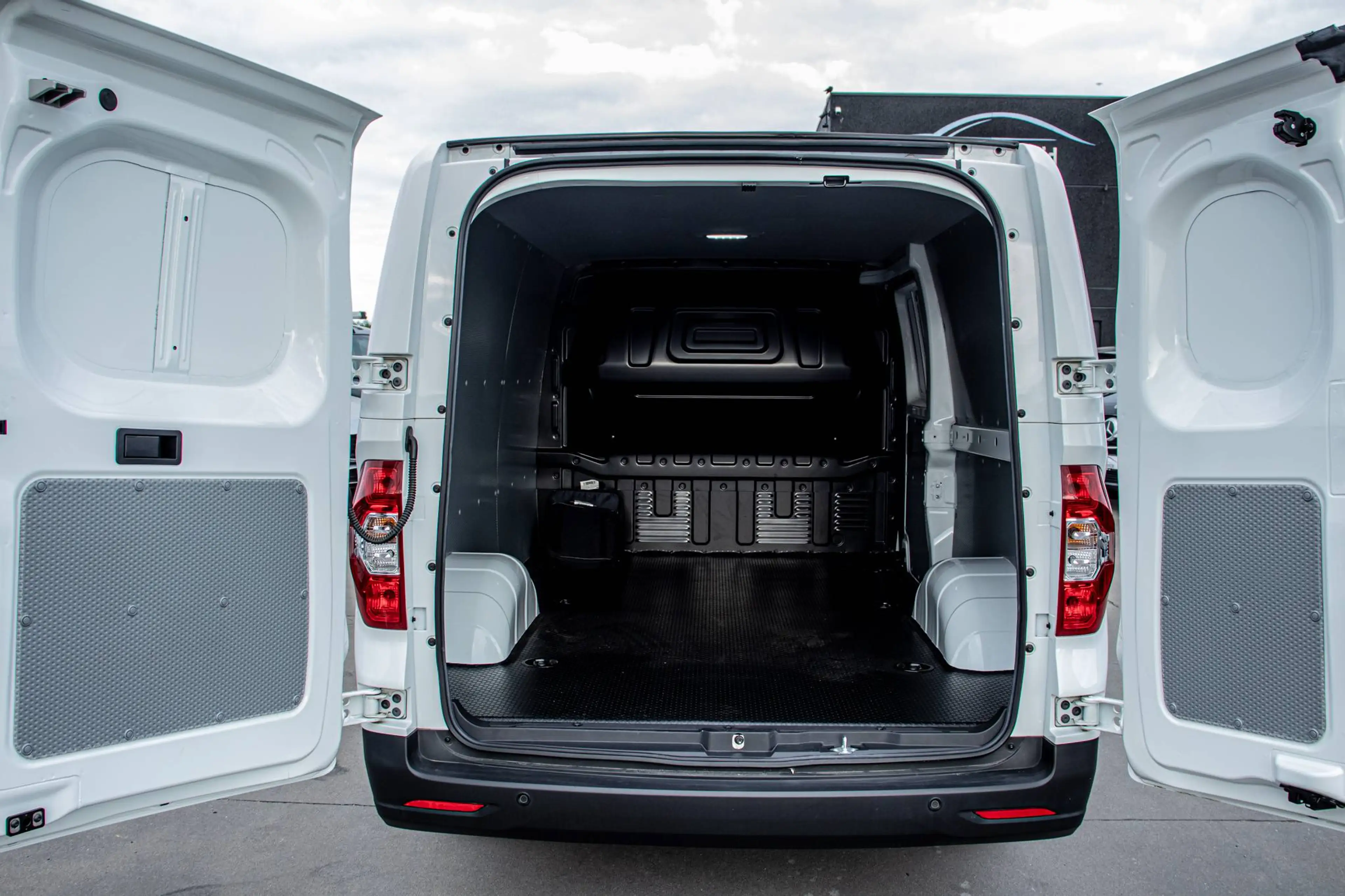 Maxus eDeliver 3 35 kWh L2H1 EV / NIEUW / LICHTE VRACHT / APPLE CARPLAY / CAMERA / CRUISECONTROL / ZETELVERWARMING ! — photo 4