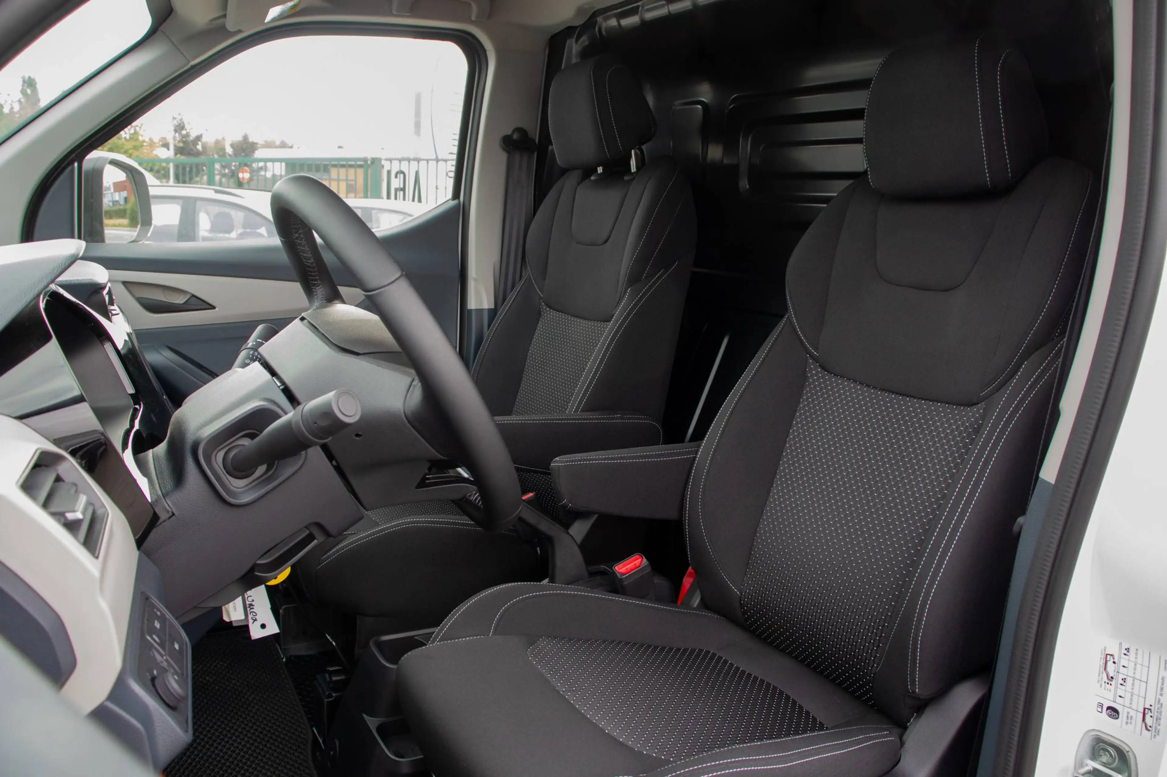 Maxus eDeliver 3 35 kWh L2H1 EV / NIEUW / LICHTE VRACHT / APPLE CARPLAY / CAMERA / CRUISECONTROL / ZETELVERWARMING ! — photo 14