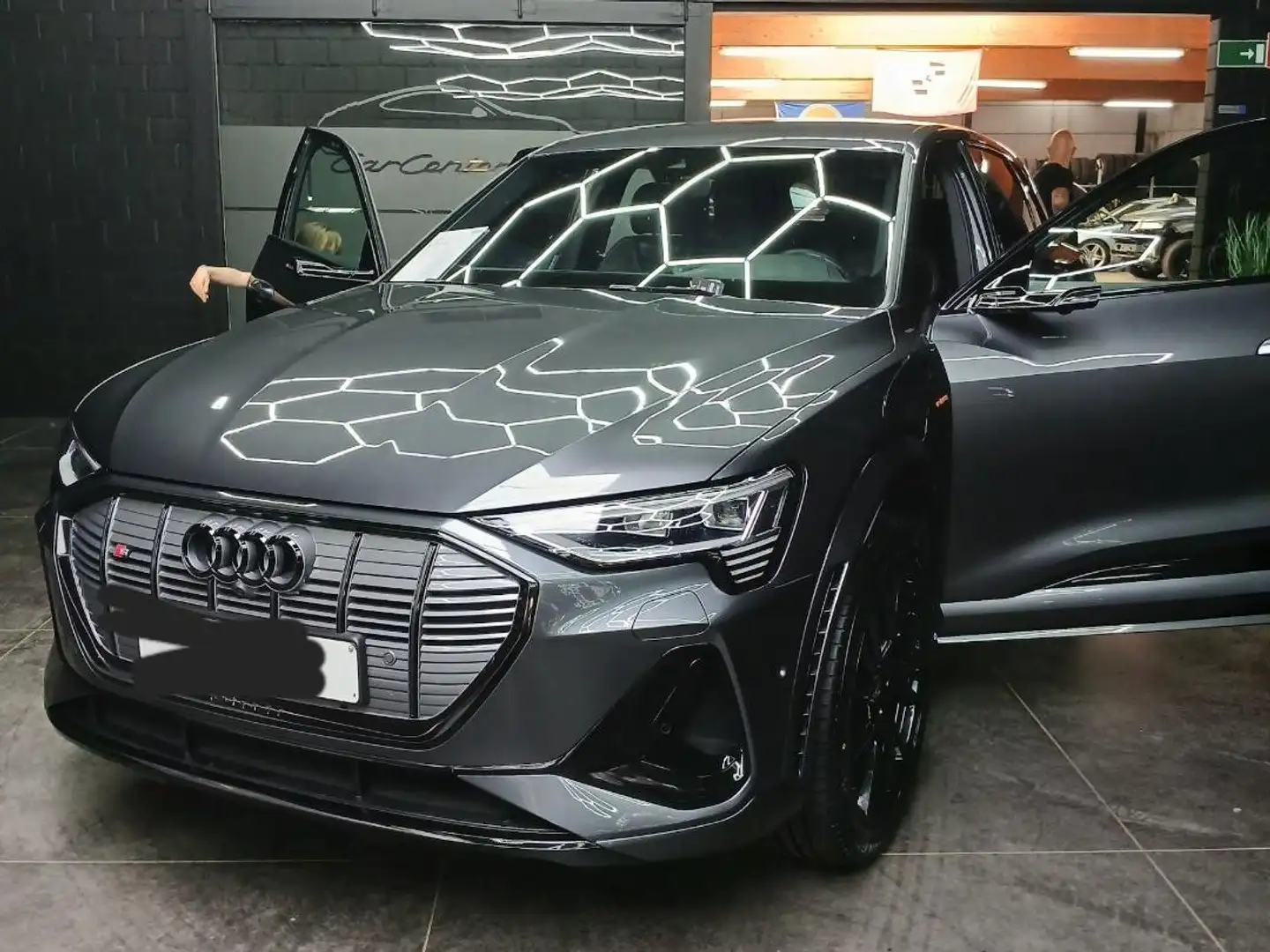 Audi Q8 e-tron Sline GE Marrón - 1