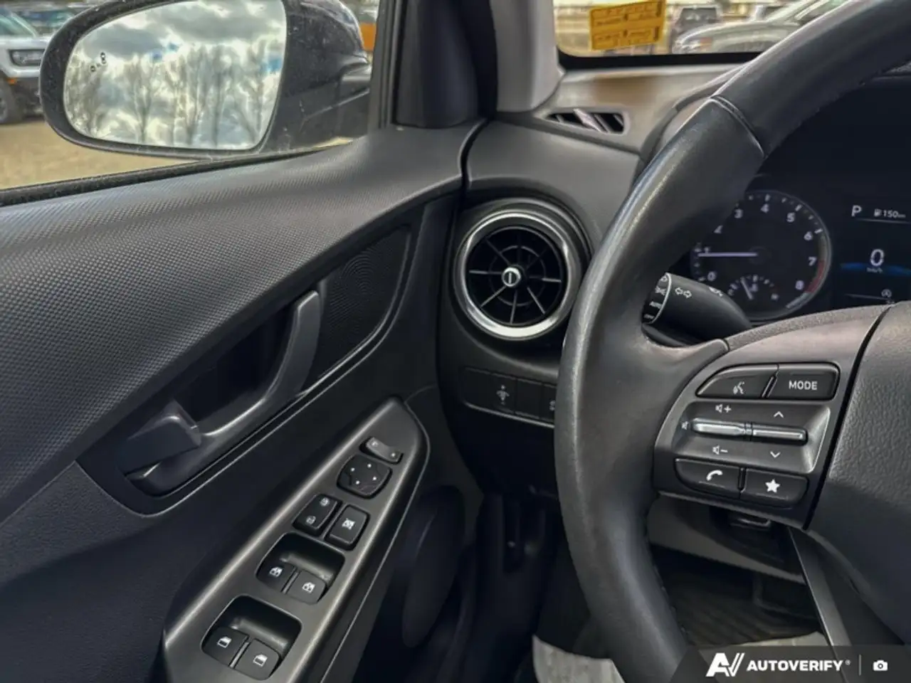 Hyundai KONA снимка Hyundai KONA