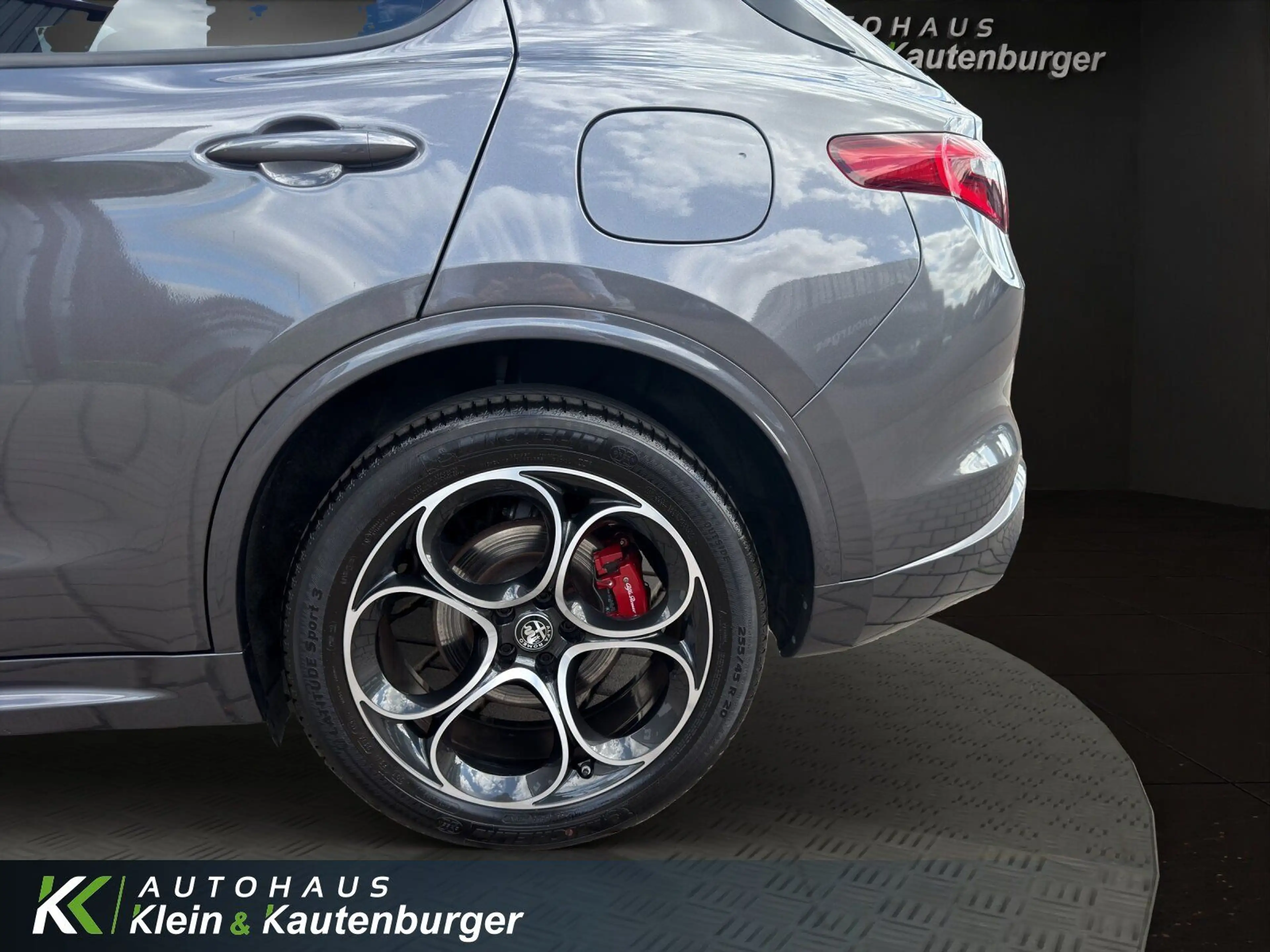 Alfa Romeo Stelvio 2.0 Turbo 16V Ti Q4+MEMORY+AHK+20°+XENON — photo 10
