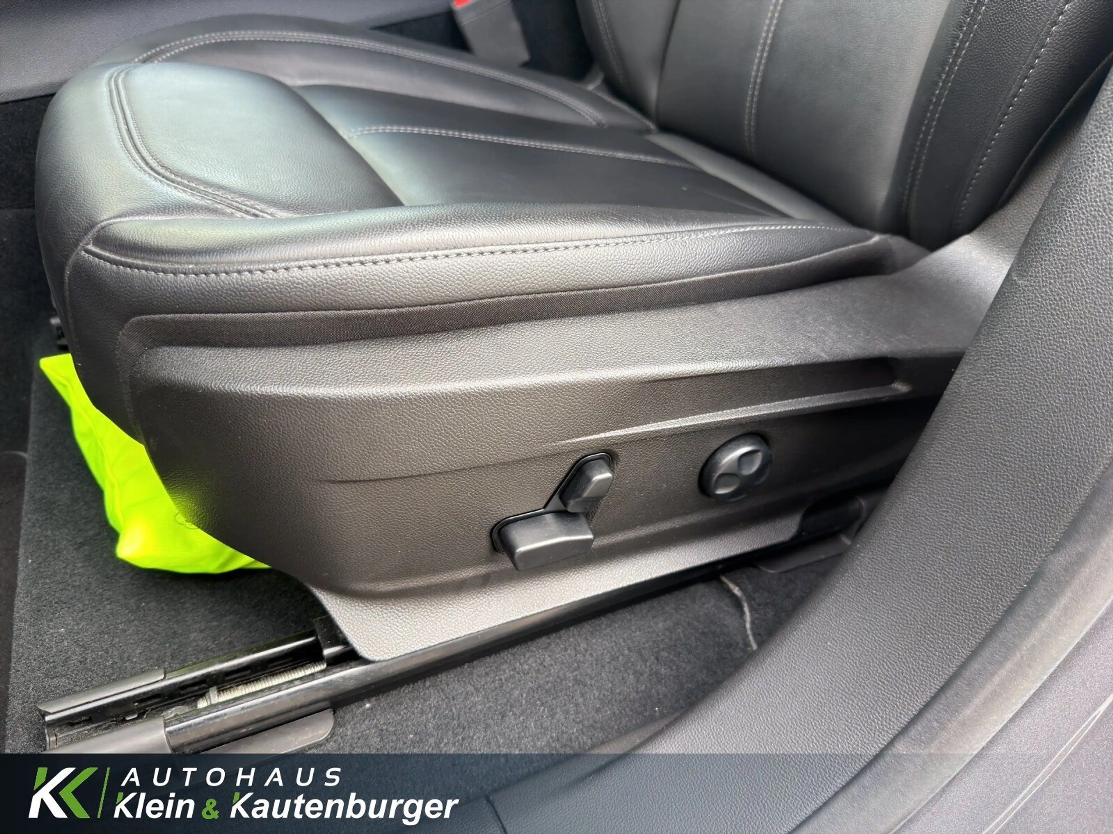 Alfa Romeo Stelvio 2.0 Turbo 16V Ti Q4+MEMORY+AHK+20°+XENON — photo 13