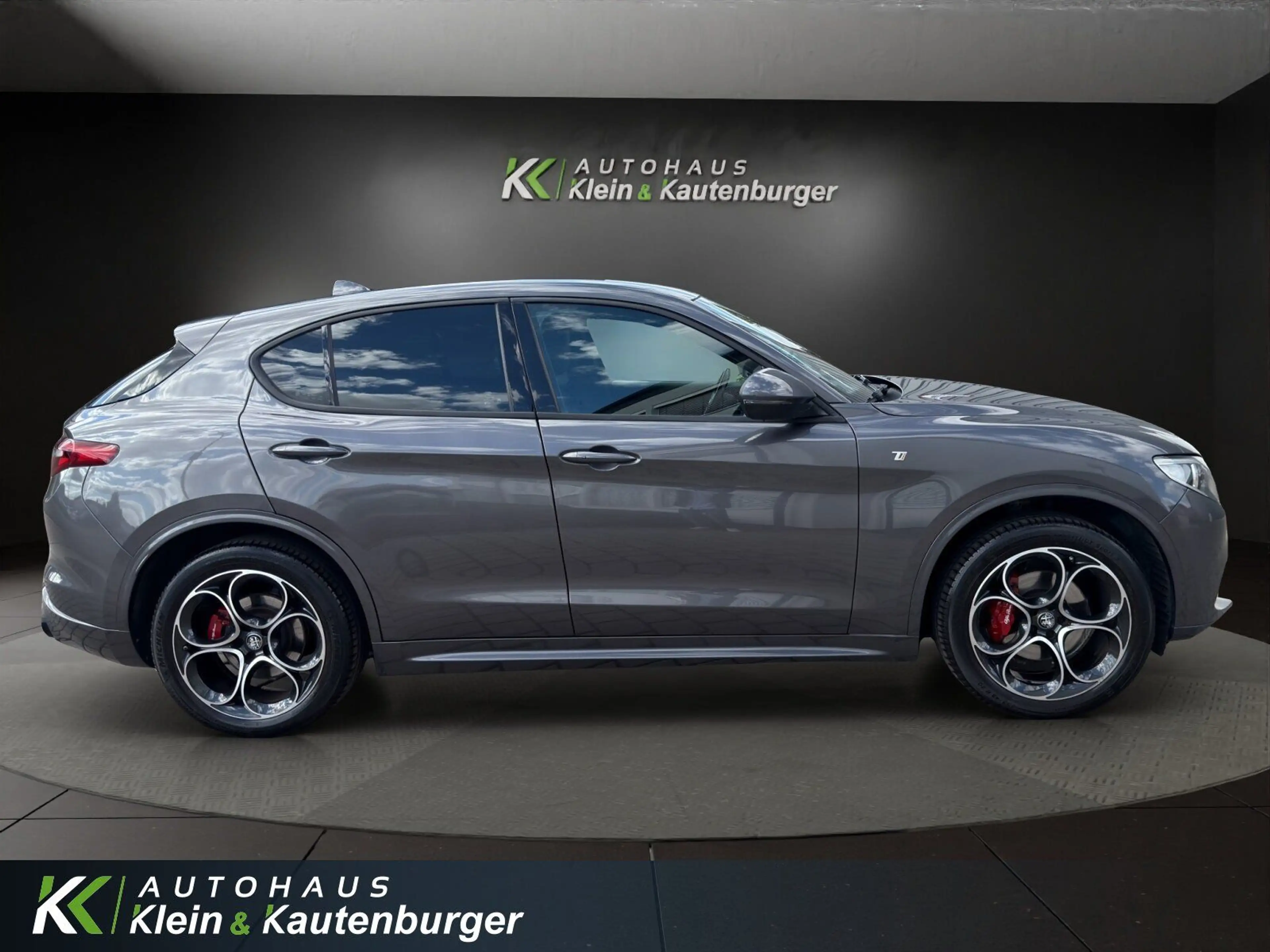 Alfa Romeo Stelvio 2.0 Turbo 16V Ti Q4+MEMORY+AHK+20°+XENON — photo 4