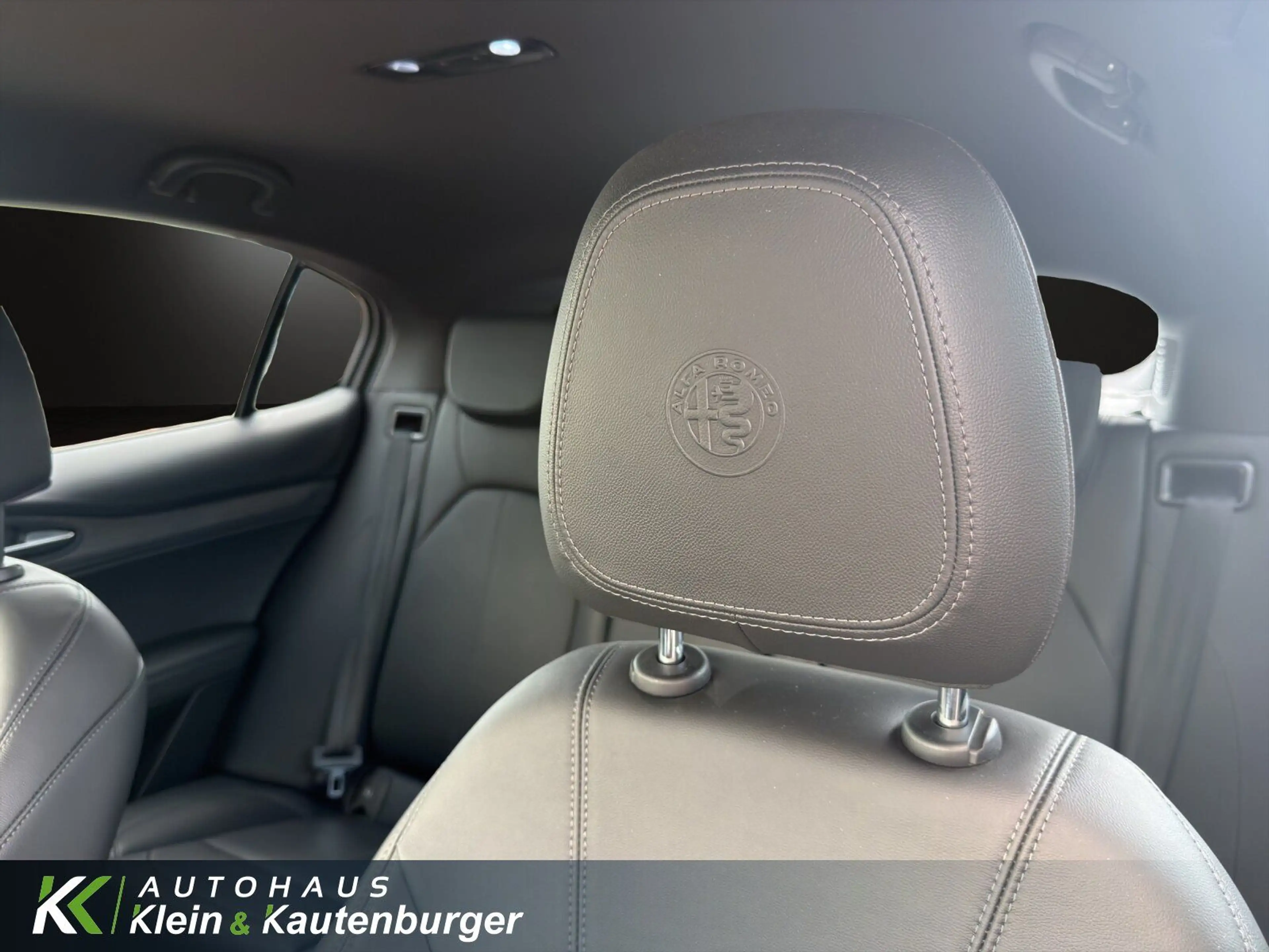 Alfa Romeo Stelvio 2.0 Turbo 16V Ti Q4+MEMORY+AHK+20°+XENON — photo 14