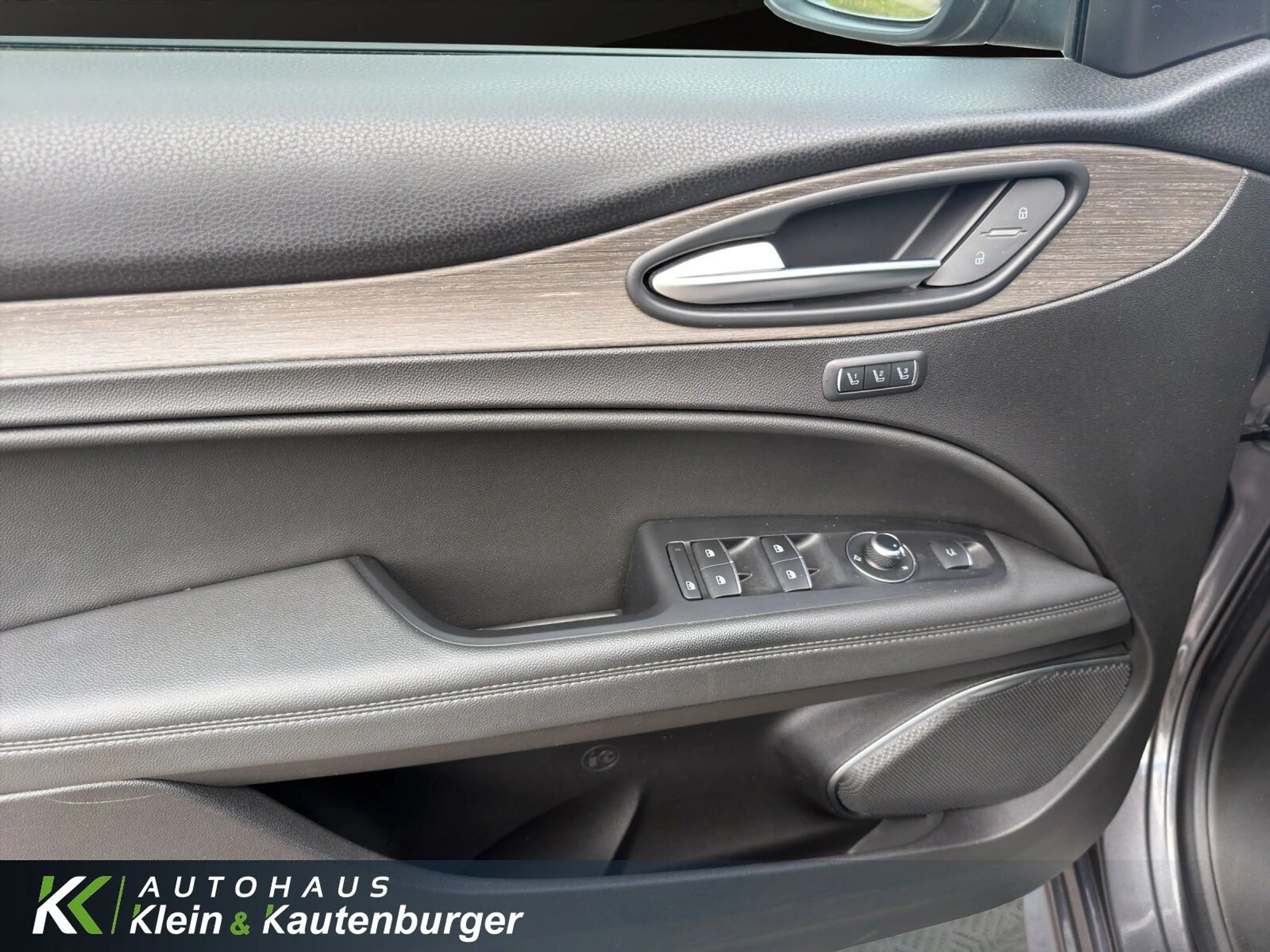 Alfa Romeo Stelvio 2.0 Turbo 16V Ti Q4+MEMORY+AHK+20°+XENON — photo 12