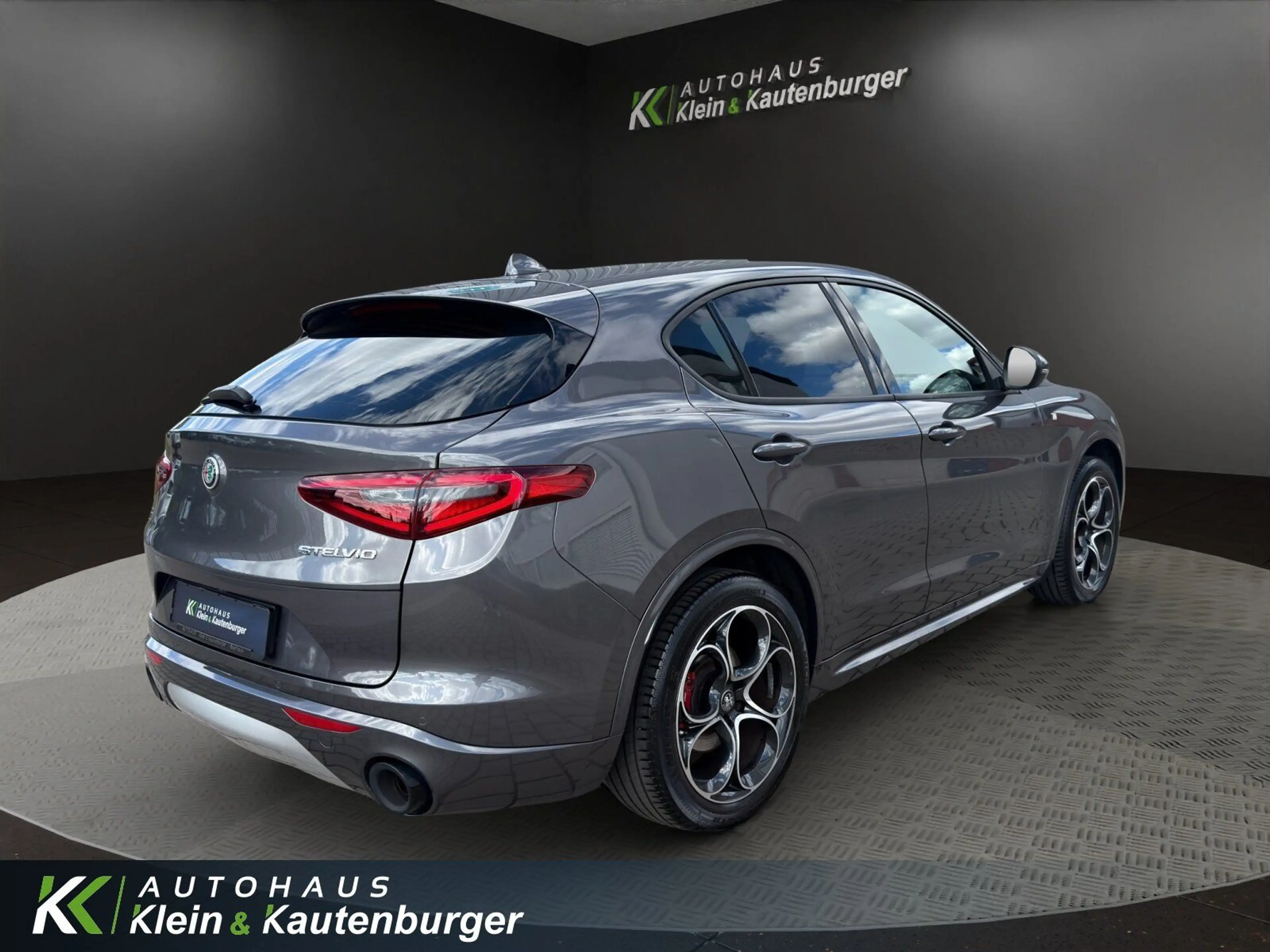 Alfa Romeo Stelvio 2.0 Turbo 16V Ti Q4+MEMORY+AHK+20°+XENON — photo 5