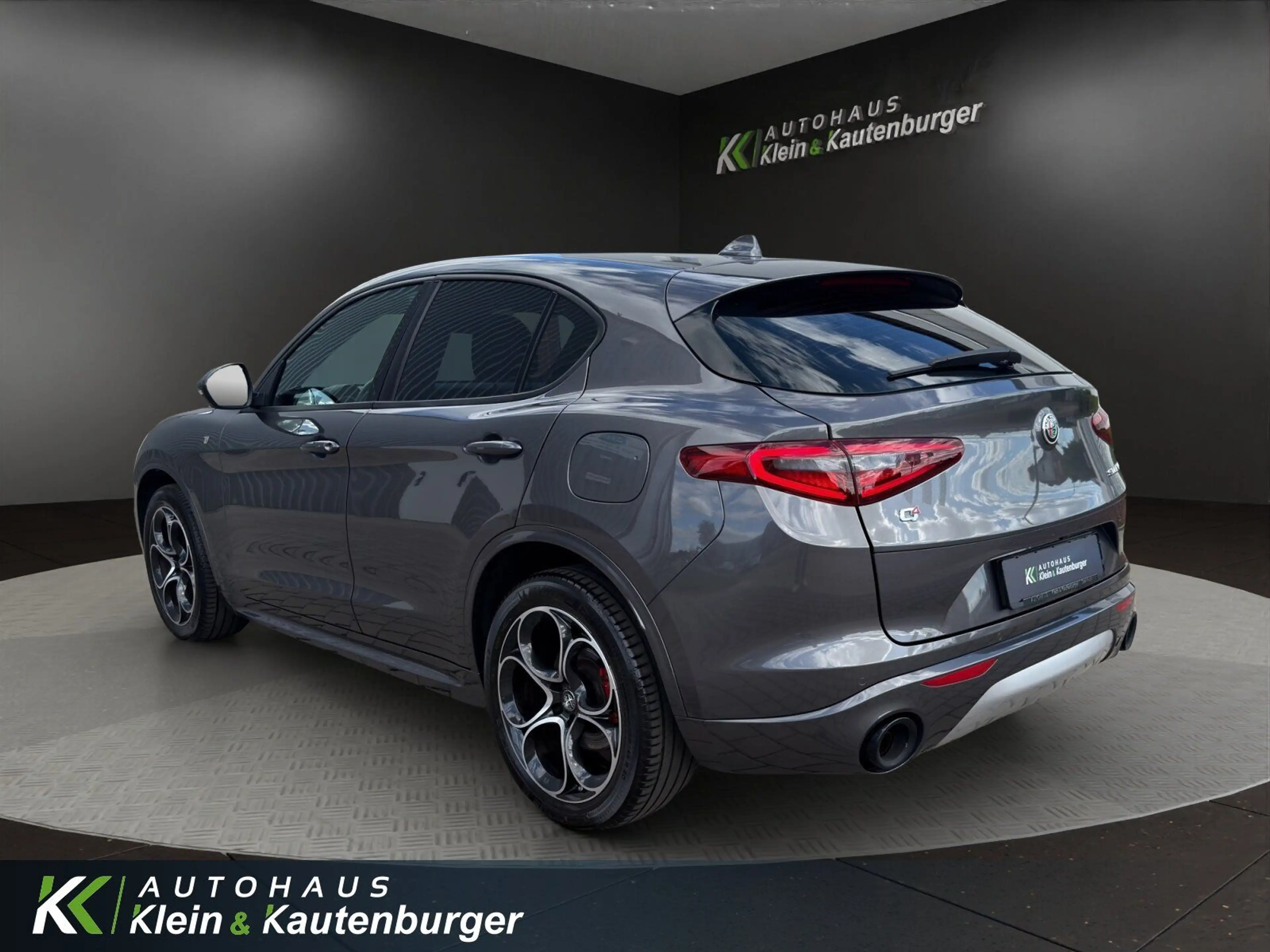 Alfa Romeo Stelvio 2.0 Turbo 16V Ti Q4+MEMORY+AHK+20°+XENON — photo 7